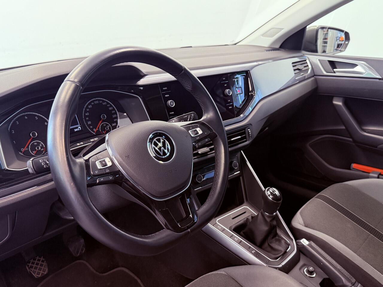 Volkswagen POLO 1.0 TSI Highline Business R-line Panoramadak Navigatie Full-led 24 maanden garantie mogelijk (*vraag naar de voorwaarden)