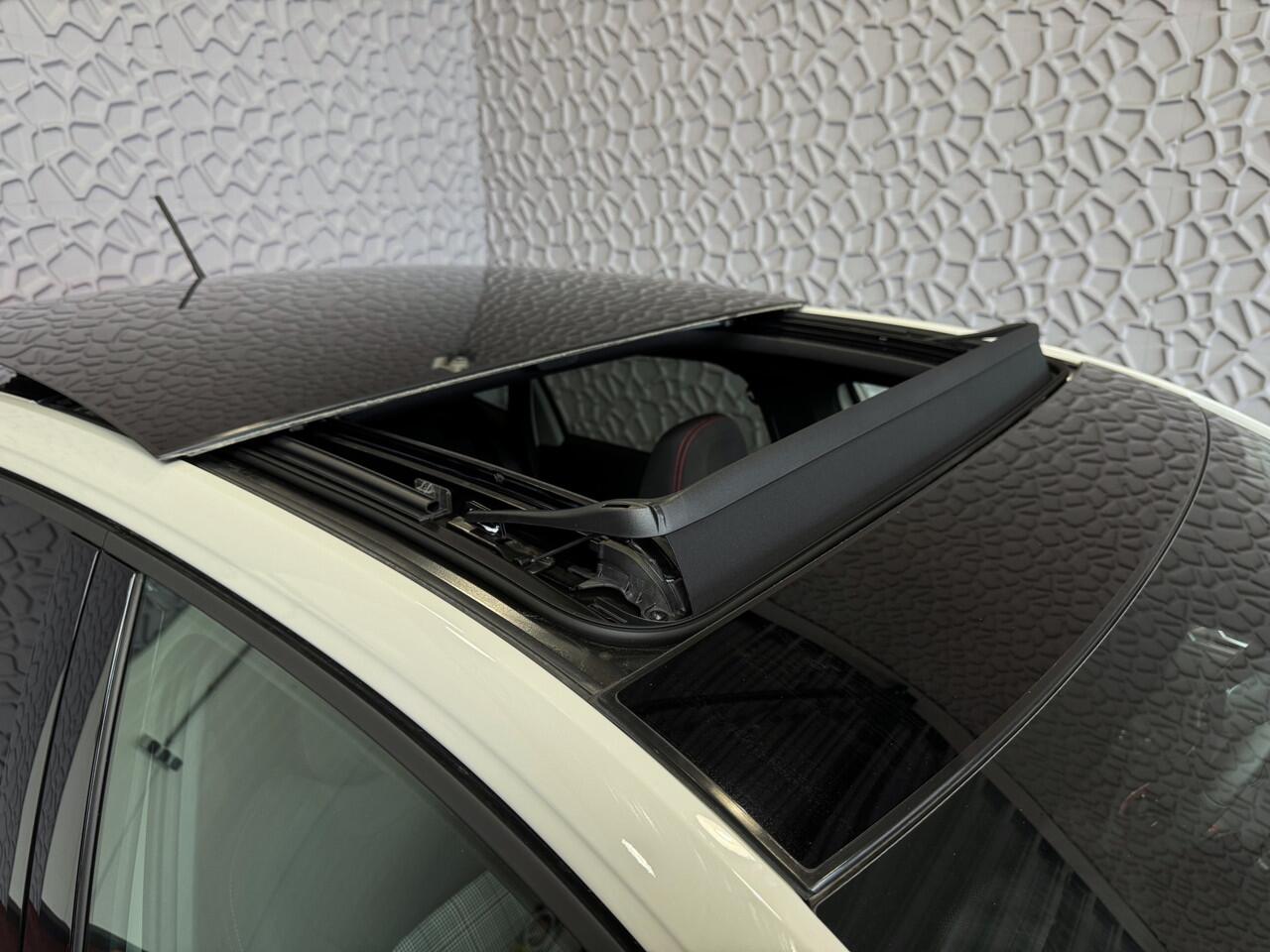 Volkswagen POLO 2.0 TSI GTI 207 PK PANO IQ LED/GRILL CAMERA STOELVERW ADAP.CRUIS ZWARTE.HEMEL 18'' LMV BEATS AUDIO "Volkswagen rijden begint bij Topautos.nl - 75 topmodellen direct op voorraad!"