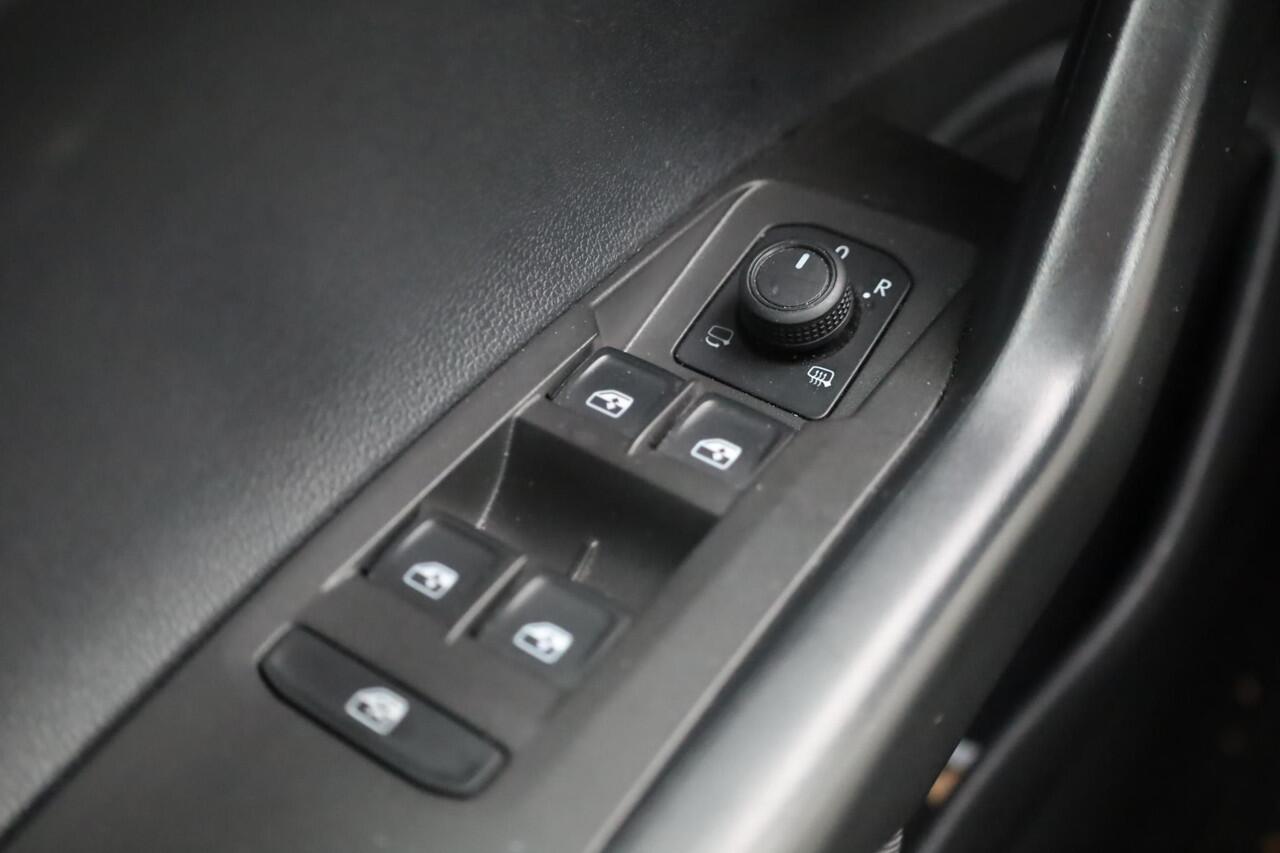 Volkswagen POLO 1.0 TSI Life 70KW-95-PK DSG, Navigatie, parkeersensoren voor en achter, LMV 16 inch, App connect, Led koplampen, Lane assist, DAB, Multimedia pakket, Automatische airco