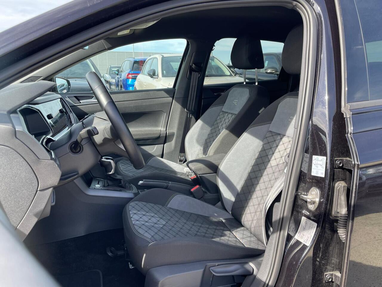 Volkswagen POLO 1.0 TSI R-Line / Achteruitrijcamera / Keyless / Stoelverwarming / Getint / Glas / 16'' LMV / VW