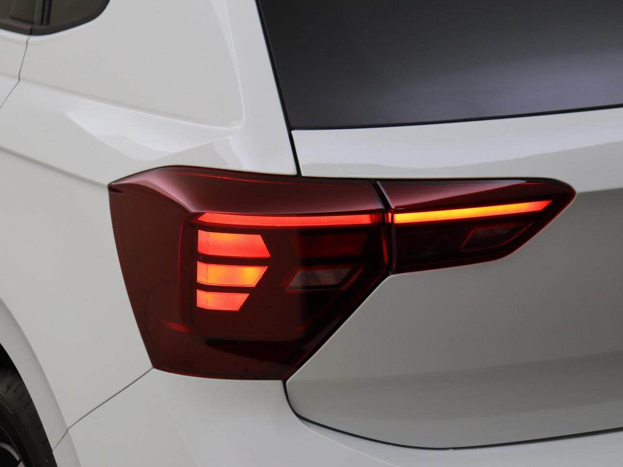 Volkswagen POLO Life Edition | 'App-Connect' smartphone integratie | Airconditioning automatisch (Climatronic), 2-zone | Buitenspiegels elektrisch instel- verwarm- en inklapbaar