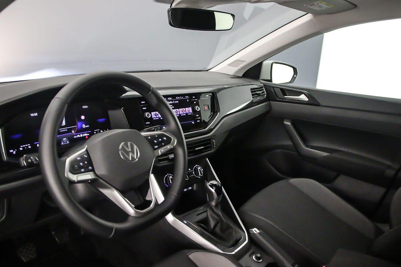 Volkswagen POLO Life Edition 1.0 TSI 95pk Adaptive cruise control, Achteruitrijcamera, Navigatie, LED koplampen, Airco, DAB, Radio, App connect, Parkeersensor achter