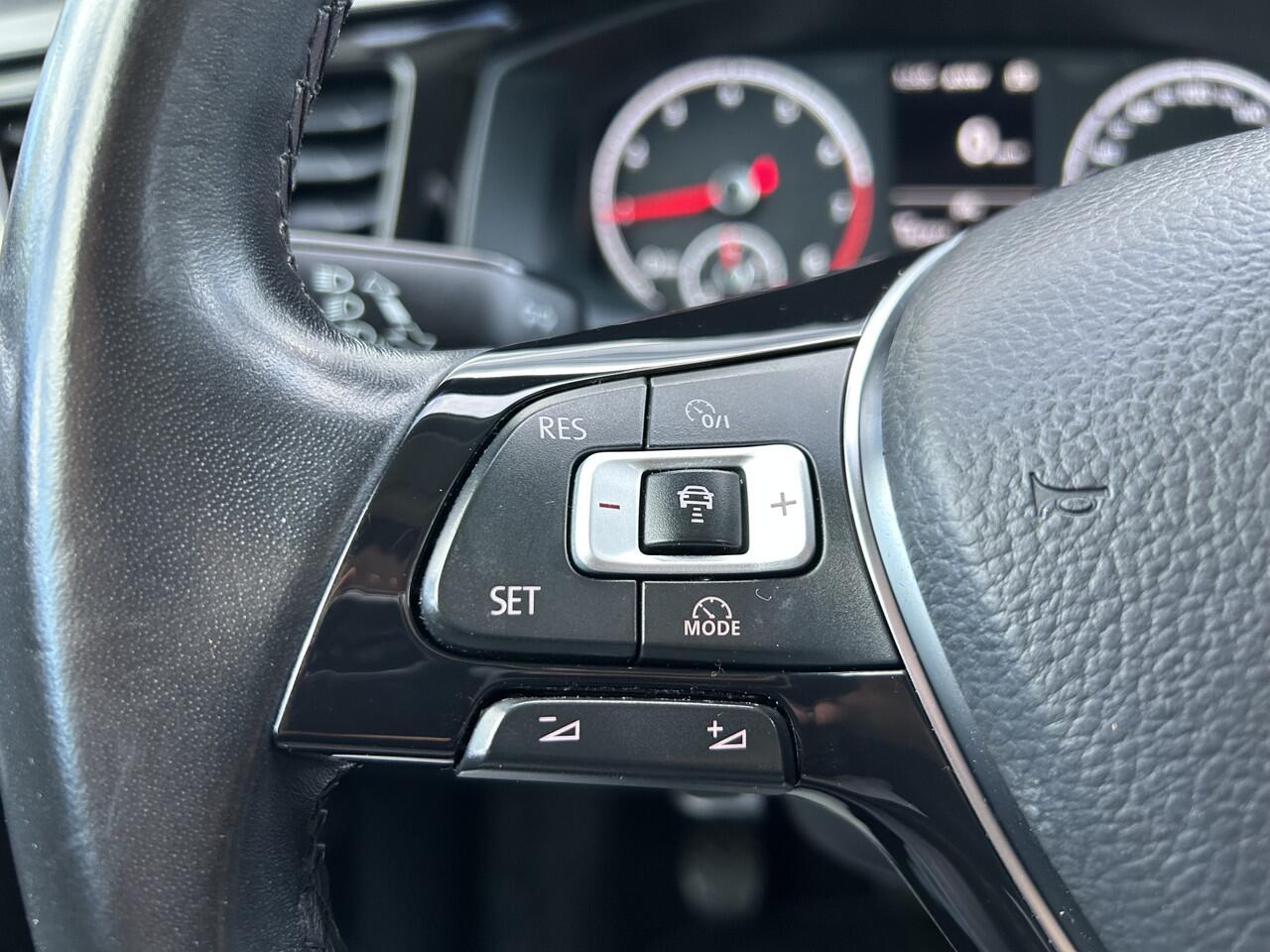 Volkswagen POLO 1.0 TSI Comfortline 50% deal 6.475,- ACTIE Cruise / Airco / Telefoon / Navi / LMV