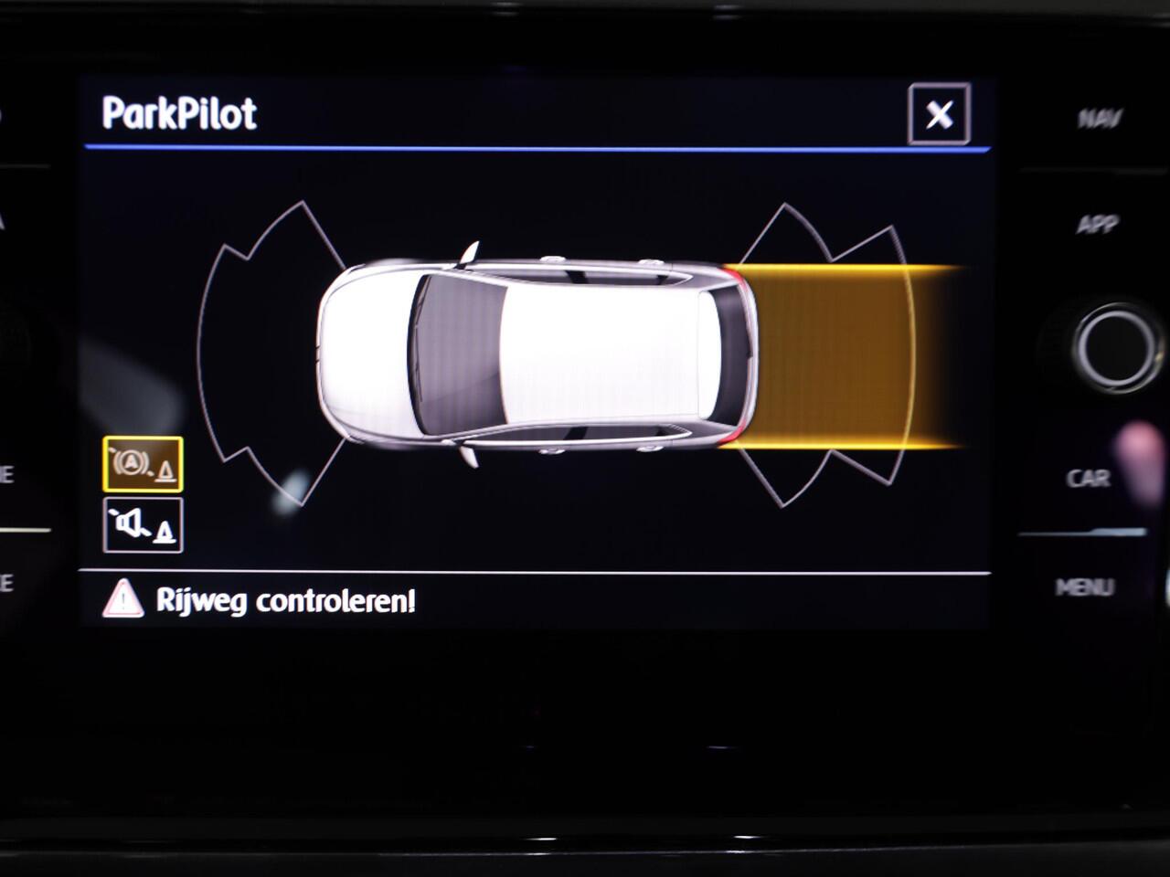 Volkswagen POLO 1.5 TSI Highline Business R 150 pk Automaat (DSG) | Navigatie | Parkeersensoren (Park assist) | Autom. airco | Adaptieve cruise control | LED koplampen |