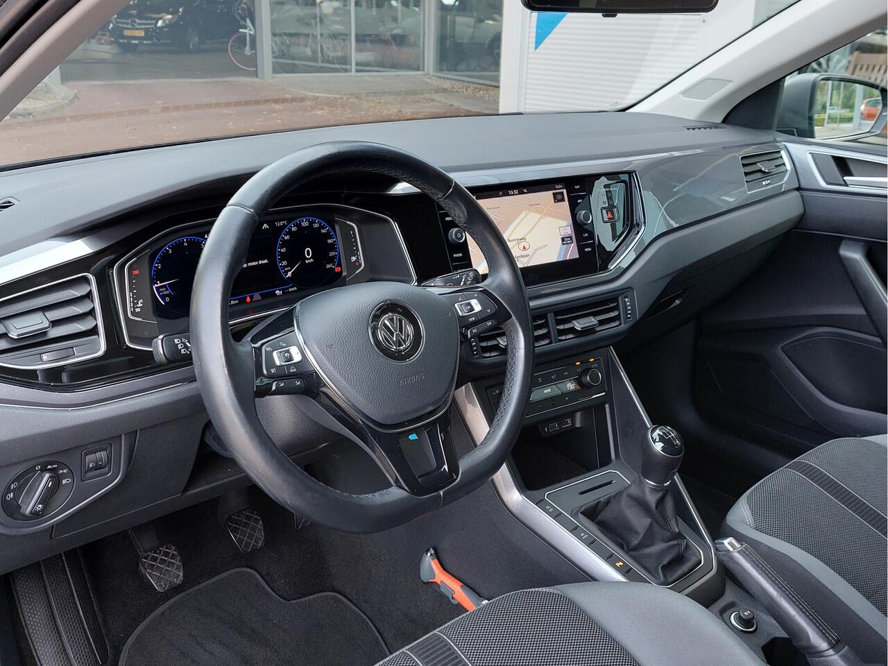 Volkswagen POLO 1.0 TSI 95pk Highline Executive 5-Deurs | Navi | Apple Carplay+Android Auto | Clima | Adap.Cruise | Sfeerverlichting | Pdc V+A | Licht+Regensensor | Privacy Glass | 16''lm