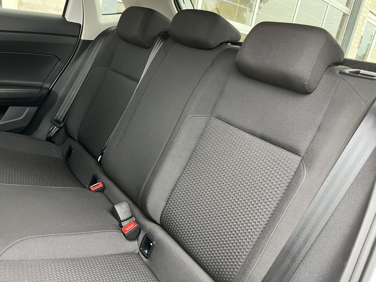 Volkswagen POLO 1.0 TSI R-Line Edition / AUTOMAAT/ APP CONNECT/ ADAPT. CRUISE/ GETINT GLAS/ NAVI/ 16" LMV