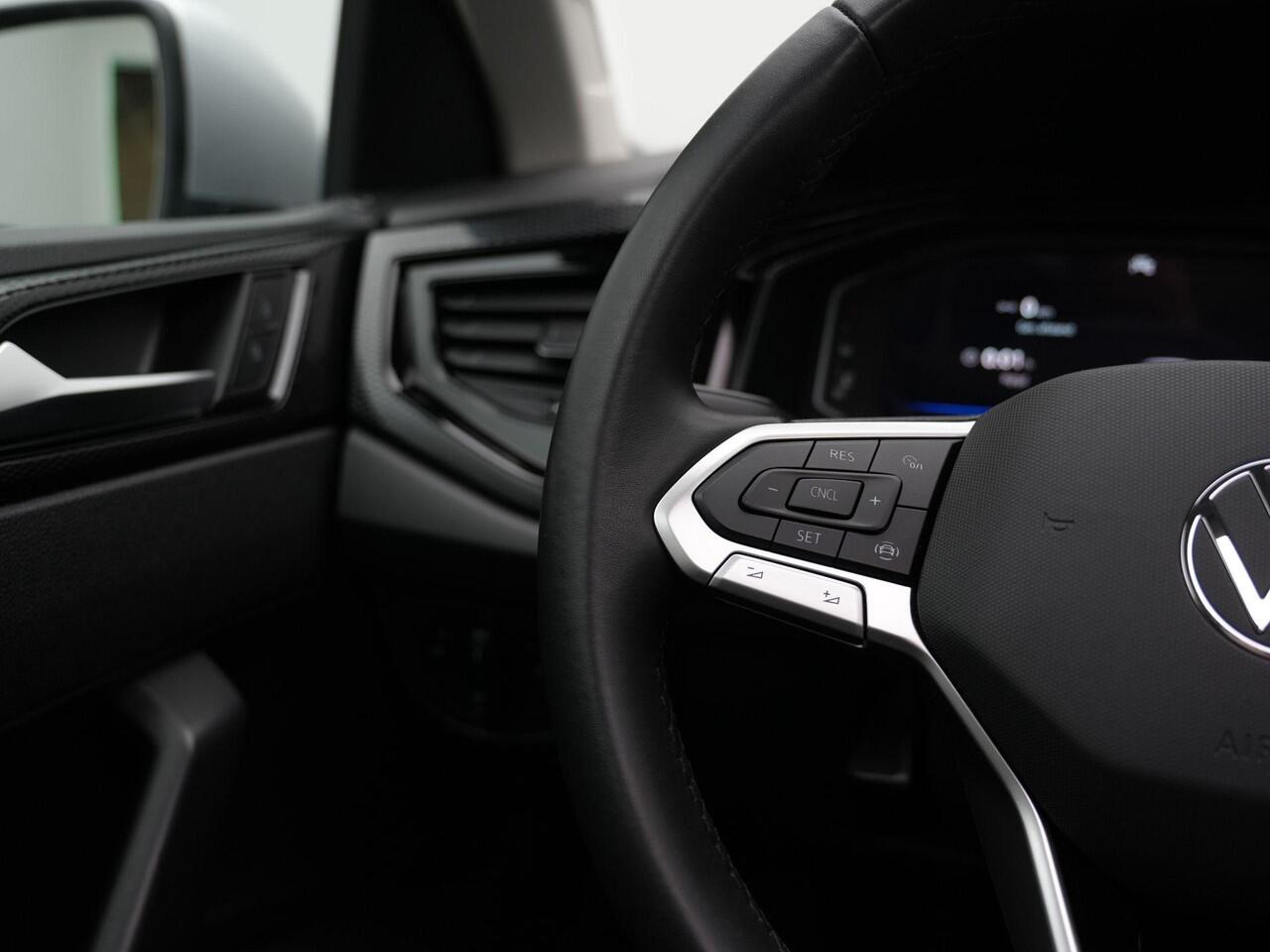 Volkswagen POLO 1.0 TSI 95 pk Life | Panoramadak | Achteruitrijcamera | Stoelverwarming | Navigatie