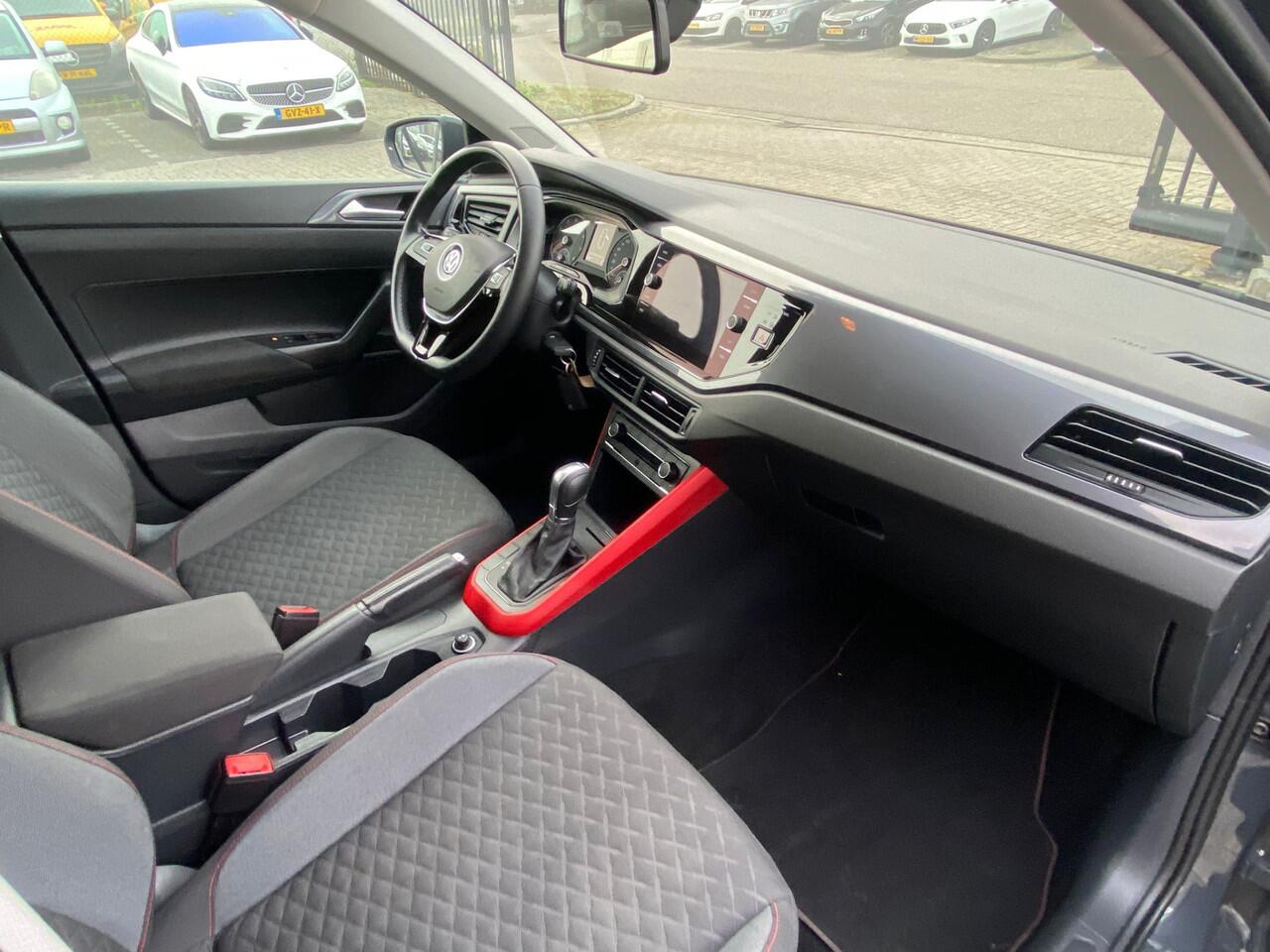 Volkswagen POLO 1.0 TSI Highline Automaat/Climate control/Multimedia scherm/Stoel & spiegelverwarming/Cruise control/Licht metalen velgen/Privacy glass