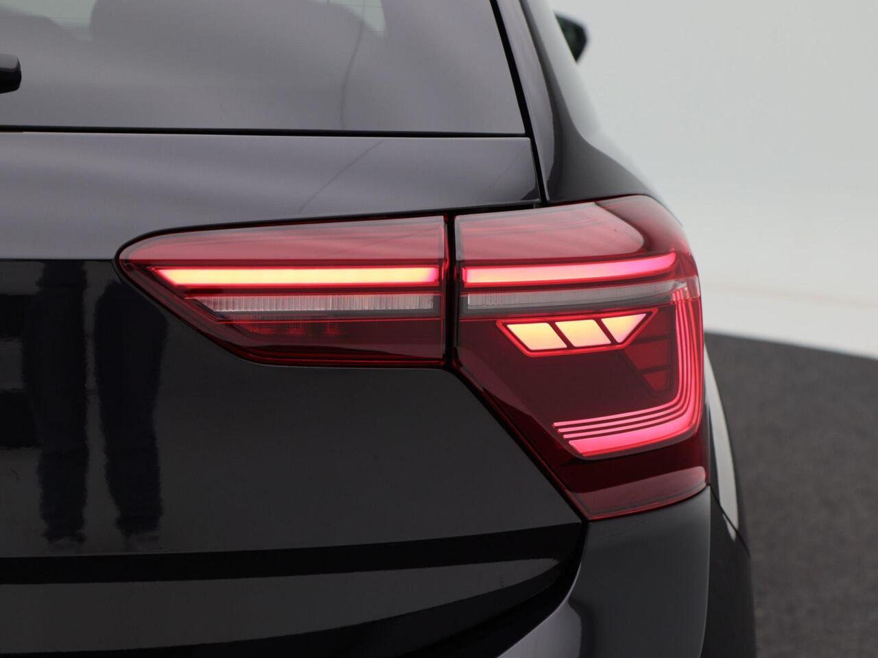 Volkswagen POLO 50 Edition 1.0 TSI 95 PK | DSG | Panoramadak | LED Matrix | Stoelverwarming | Keyless |