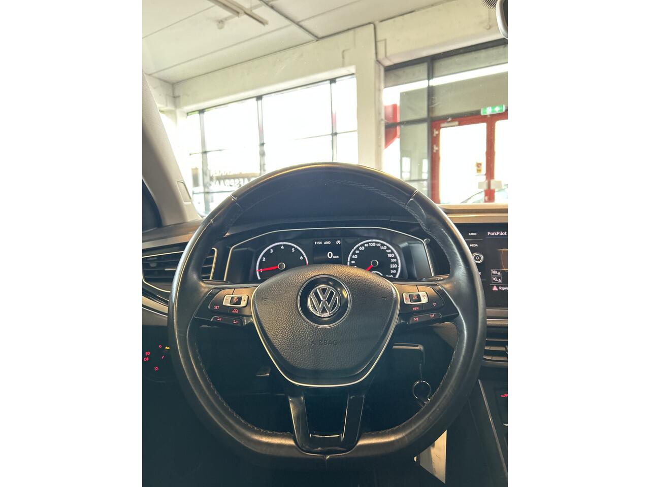 Volkswagen POLO 1.0 TSI Highline | Adaptieve cruise control | Climate control | Adaptief onderstel | Apple carplay | Parkeersensoren v+a | Navigatie | Nederlands geleverd
