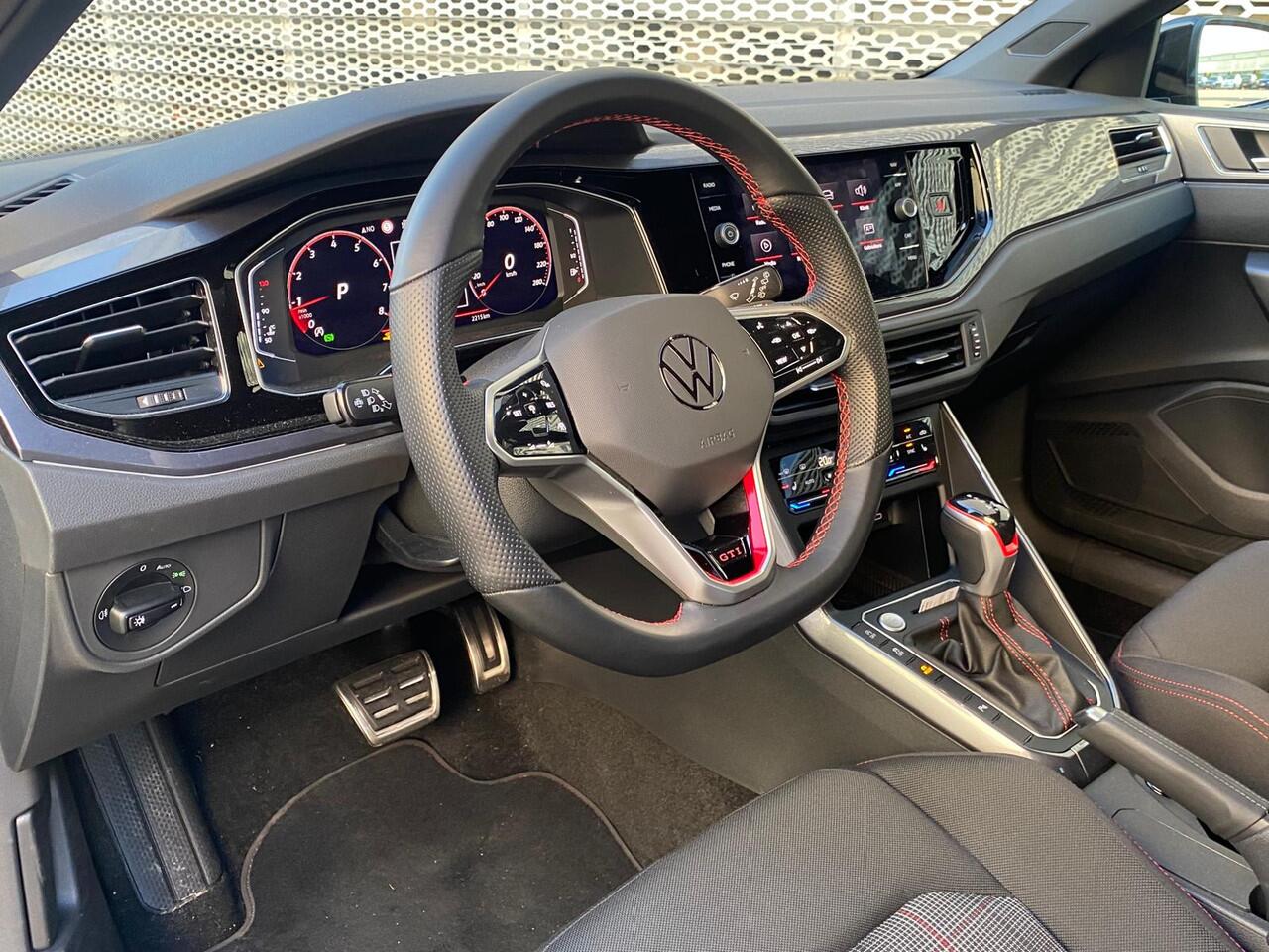 Volkswagen POLO 2.0 TSI GTI / IQ Led Koplampen / Achteruitrijcamera / Stoelverwarming / Navigatie / 17'' LMV / VW