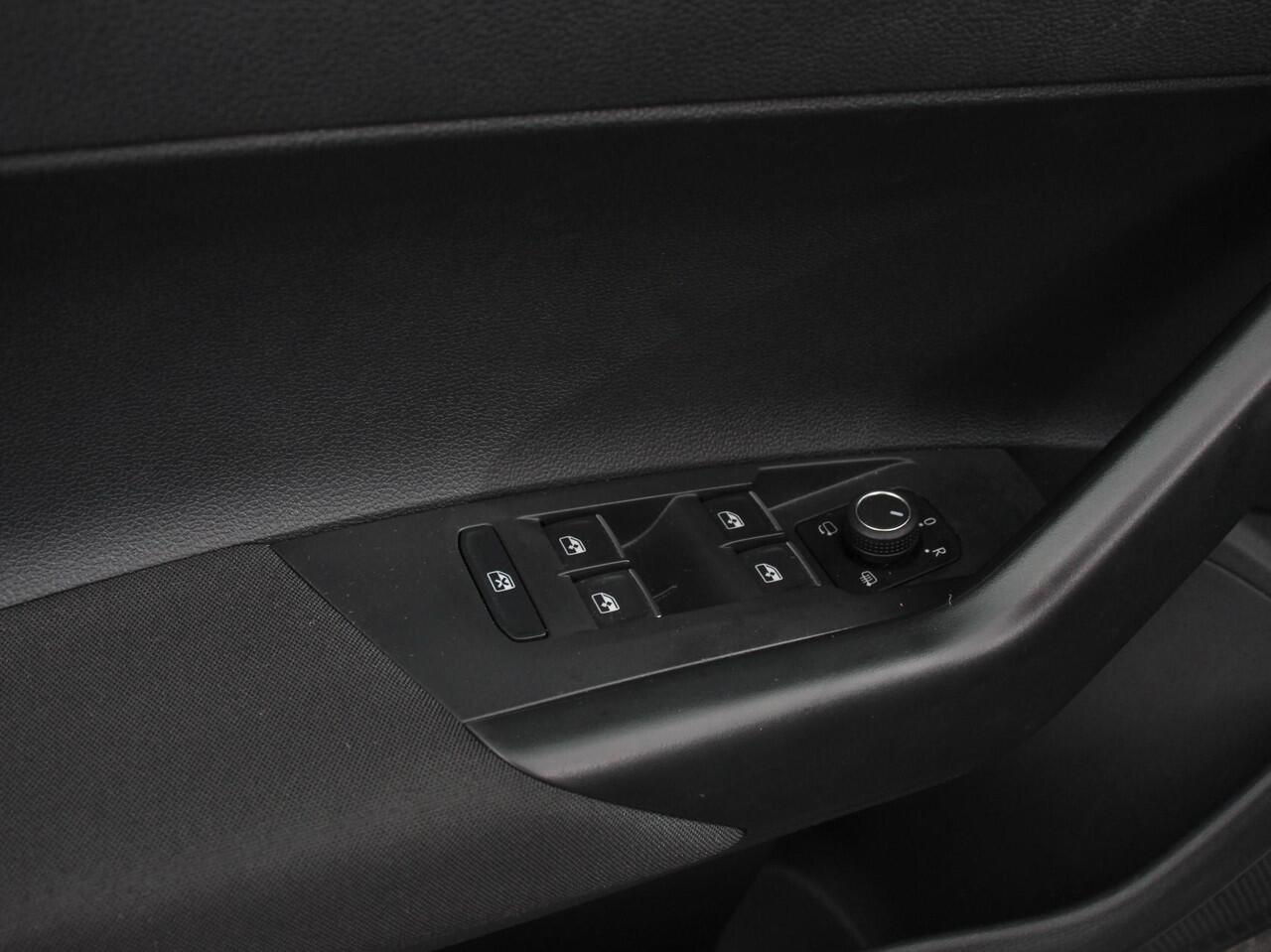 Volkswagen POLO 1.0 TSI 110pk DSG Style | Navigatie | Apple Carplay/ Android Auto | Parkeersensoren | Adaptive Cruise Control | Stoelverwarming | Ledverlichting | Climate Control