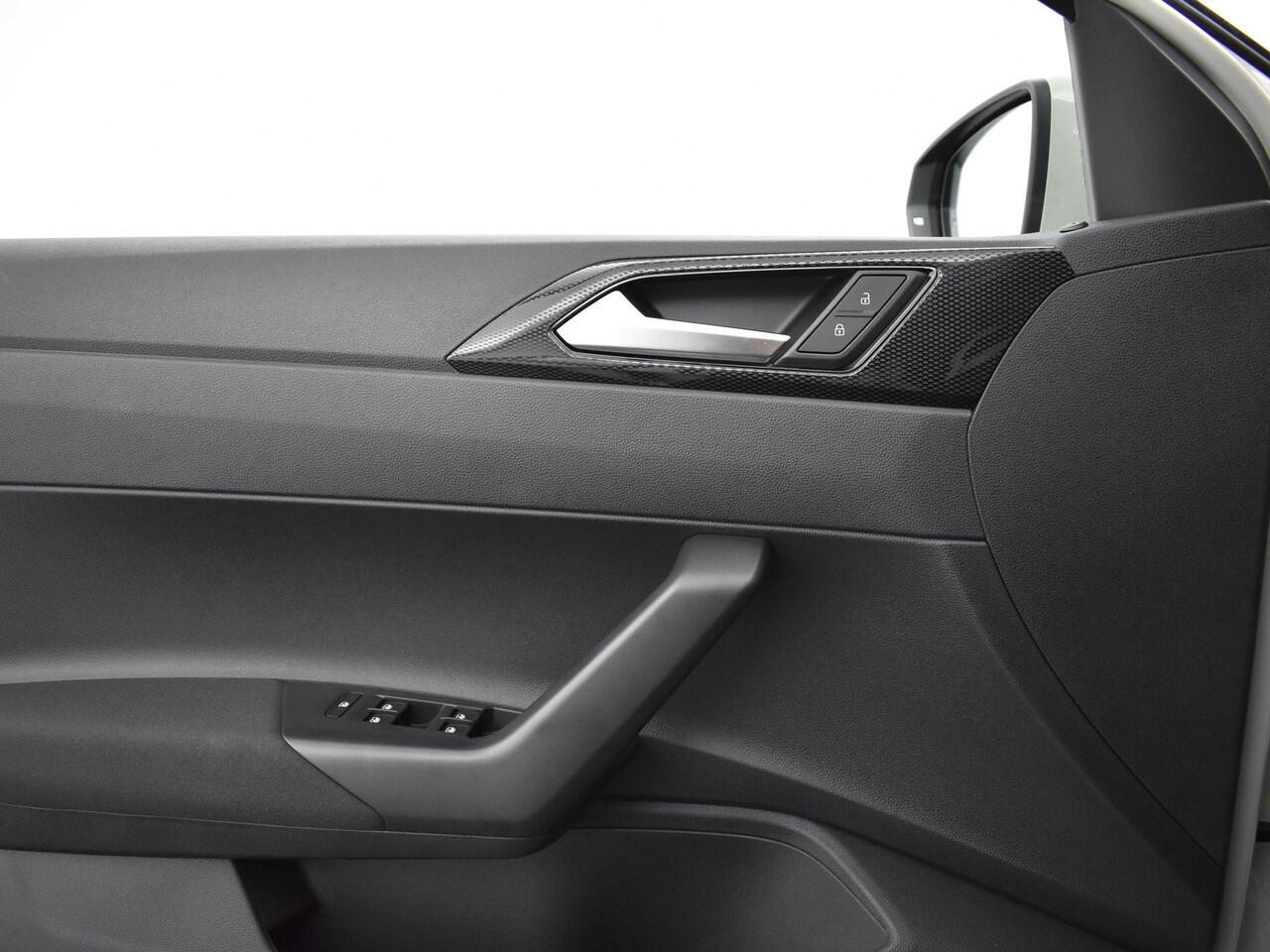 Volkswagen POLO Life Edition 1.0 TSI 95 pk 5 versn. Hand · Achteruitrijcamera · regensensor ·