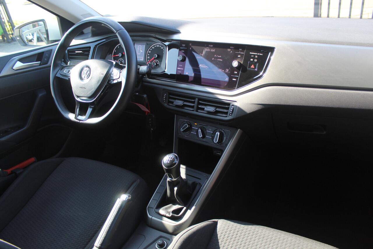Volkswagen POLO 1.0 TSI Comfortline Navigatie/Adaptive cruise control/Apple carplay/Airco/DAB/Multifunctioneel stuurwiel/Elektrische ramen/Elektrisch verstelbare spiegels/15'' Lichtmetalen velgen.