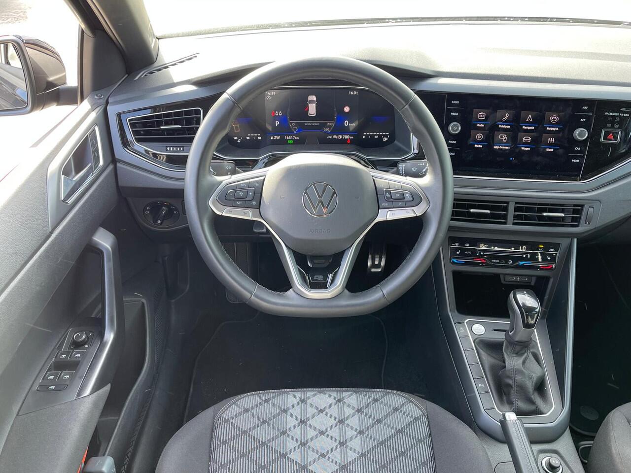 Volkswagen POLO 1.0 TSI R-Line / Achteruitrijcamera / Keyless / Stoelverwarming / Getint / Glas / 16'' LMV / VW