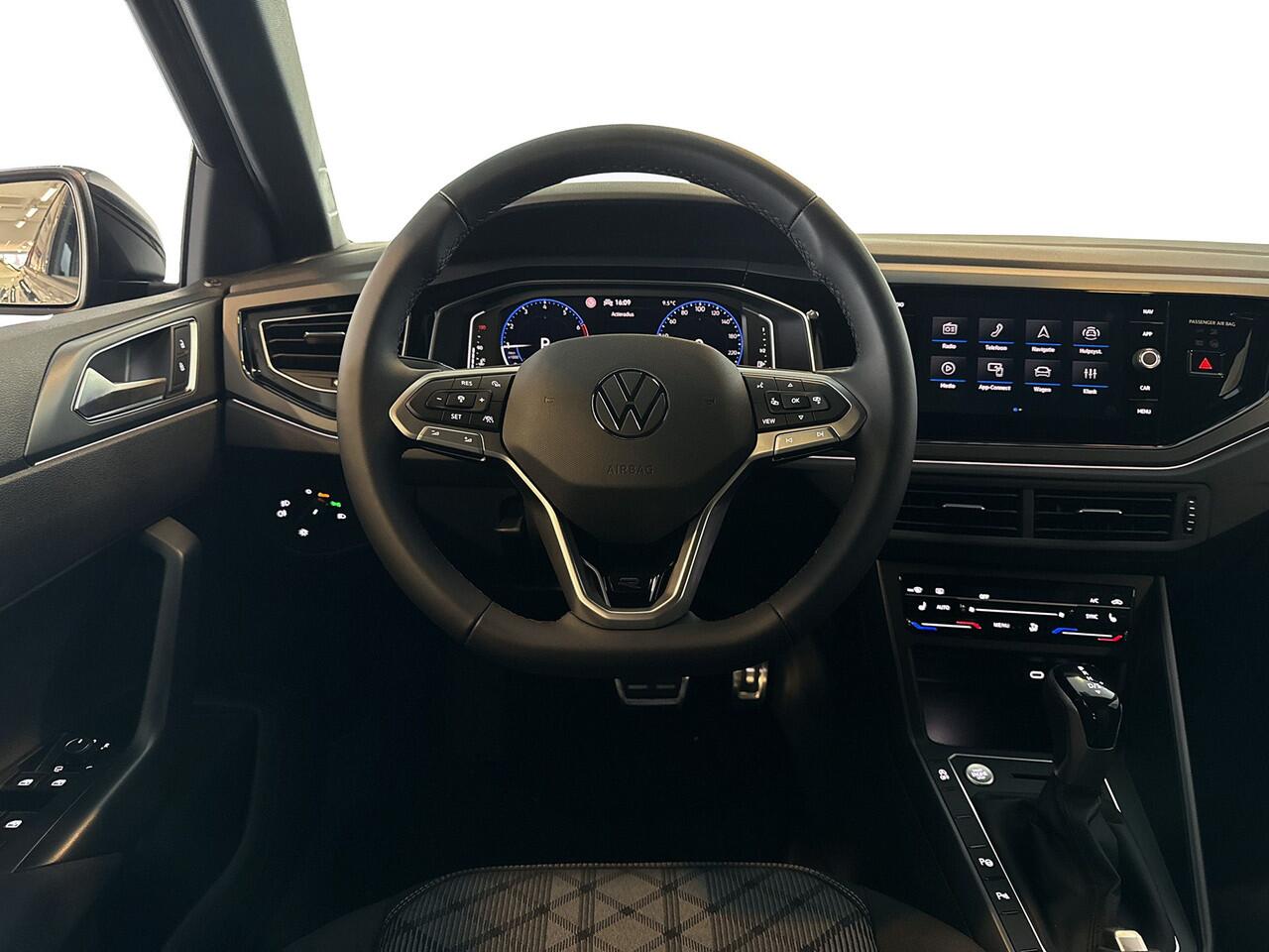 Volkswagen POLO 1.0 110pk TSI R-Line | Dodehoeksensor (Side Assist) | Koplampverlichting LED Matrix ('IQ.Light') | Voorstoelen verwarmbaar