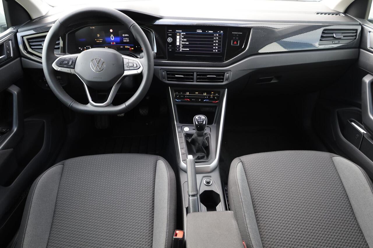 Volkswagen POLO 1.0 TSI Life Edition 95PK / 70kW Achteruitrijcamera, Apple Carplay & Android Auto, verwarmbare voorstoelen, Keyless Entry & Start, adaptive cruise control met Stop&Go en stuurhulp, 2-zonde Climatronic airconditioning, volledig digitaal instrumentenpaneel 