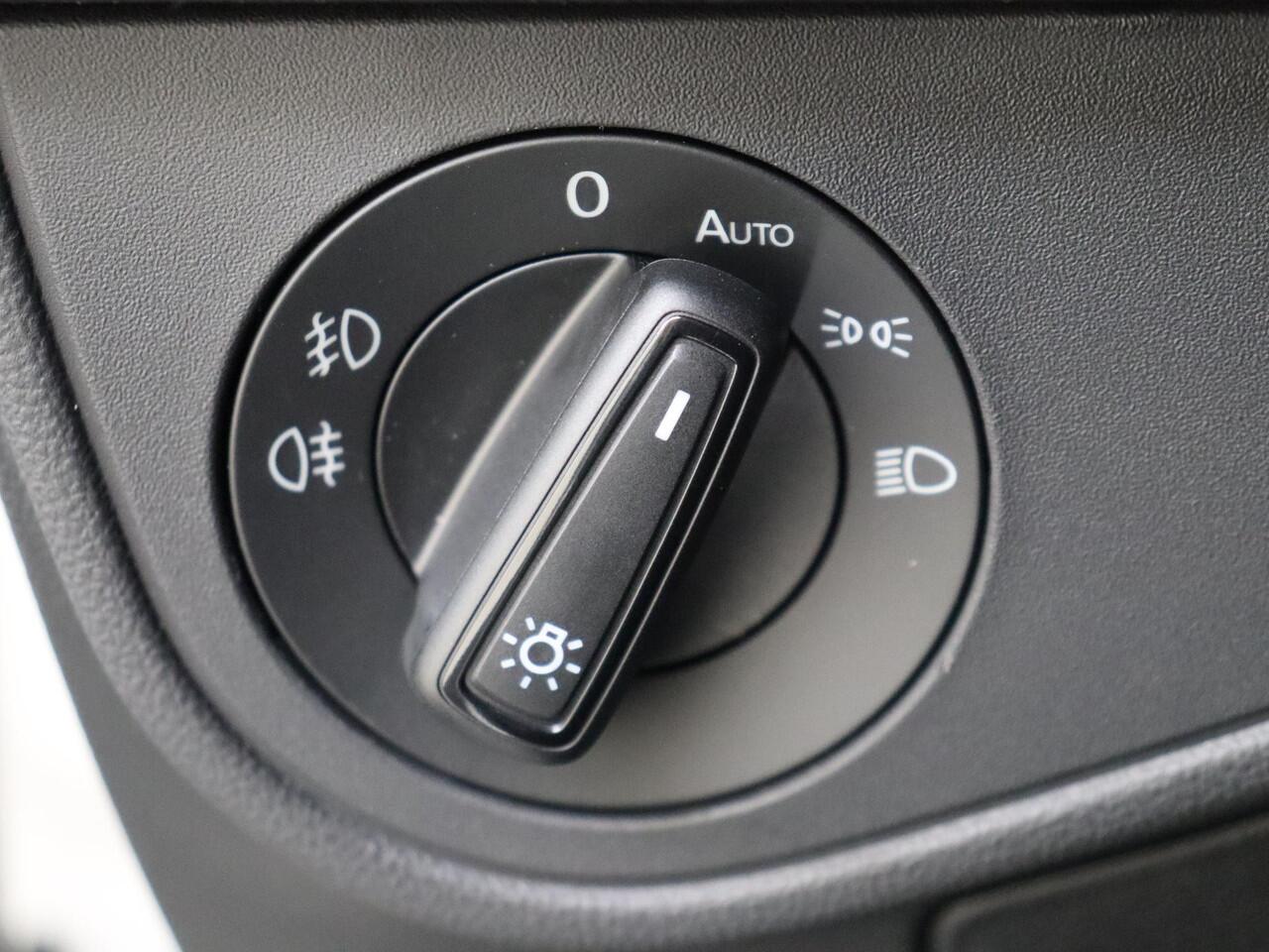 Volkswagen POLO R-Line Edition | 'App-Connect' draadloze smartphone integratie | Achterlichten LED | Afstandscontrolesysteem (Front Assist)