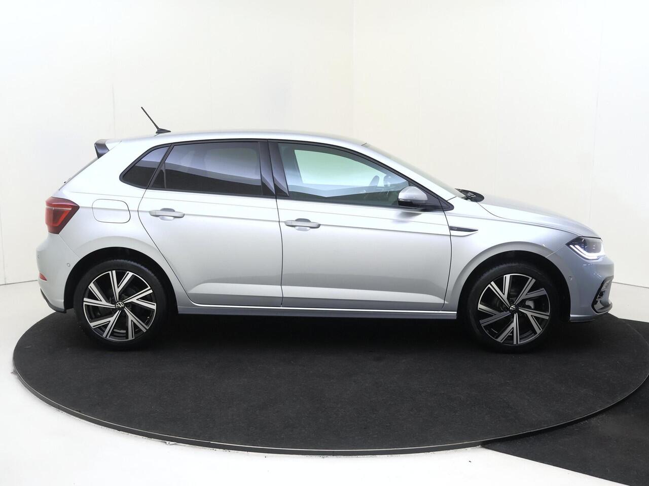 Volkswagen POLO R-Line Edition | 'App-Connect' draadloze smartphone integratie | Achterlichten LED | Afstandscontrolesysteem (Front Assist)