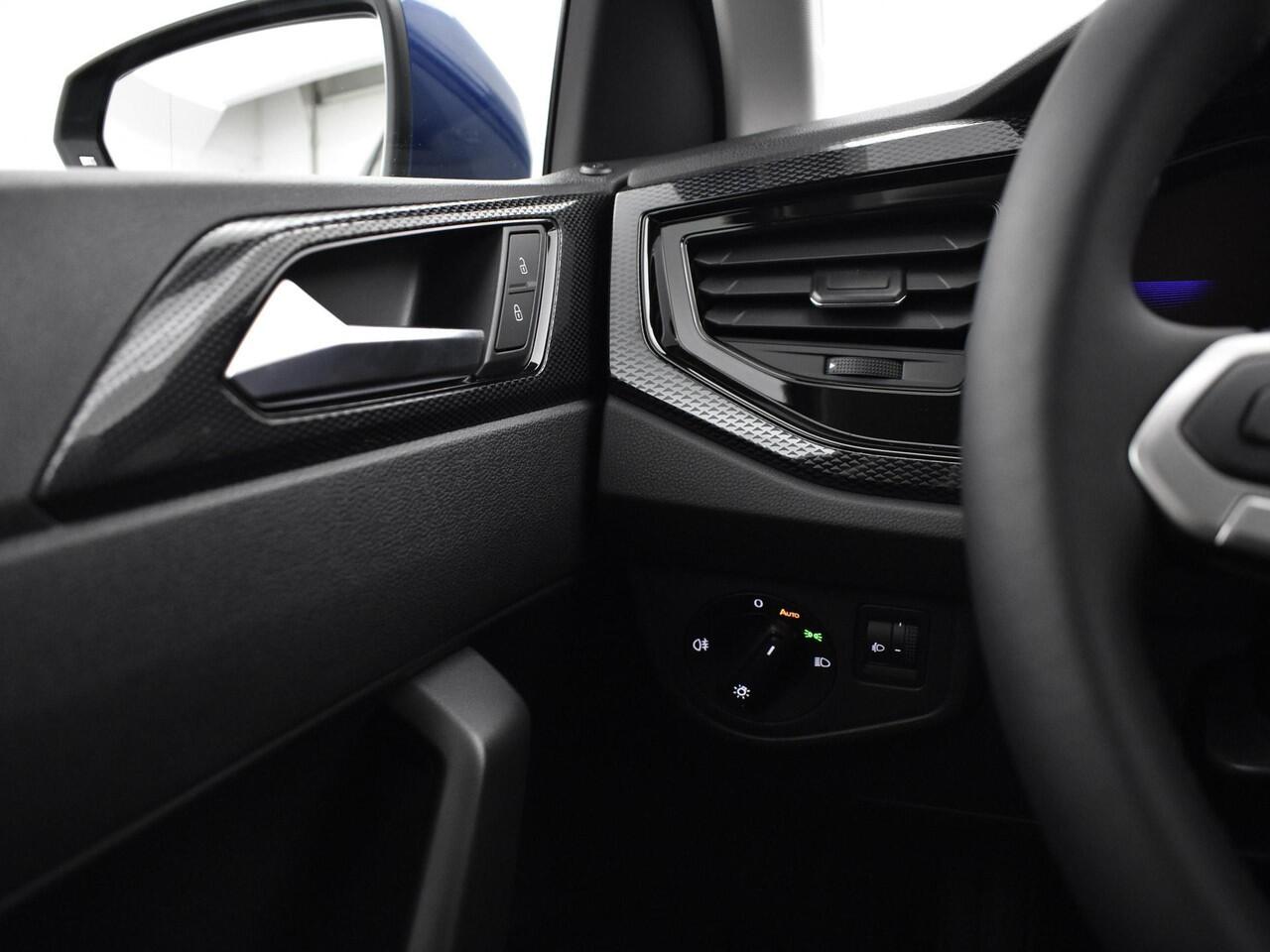 Volkswagen POLO Life Edition 1.0 TSI 95 pk 5 versn. Hand · achteruitrijcamera · regensensor ·