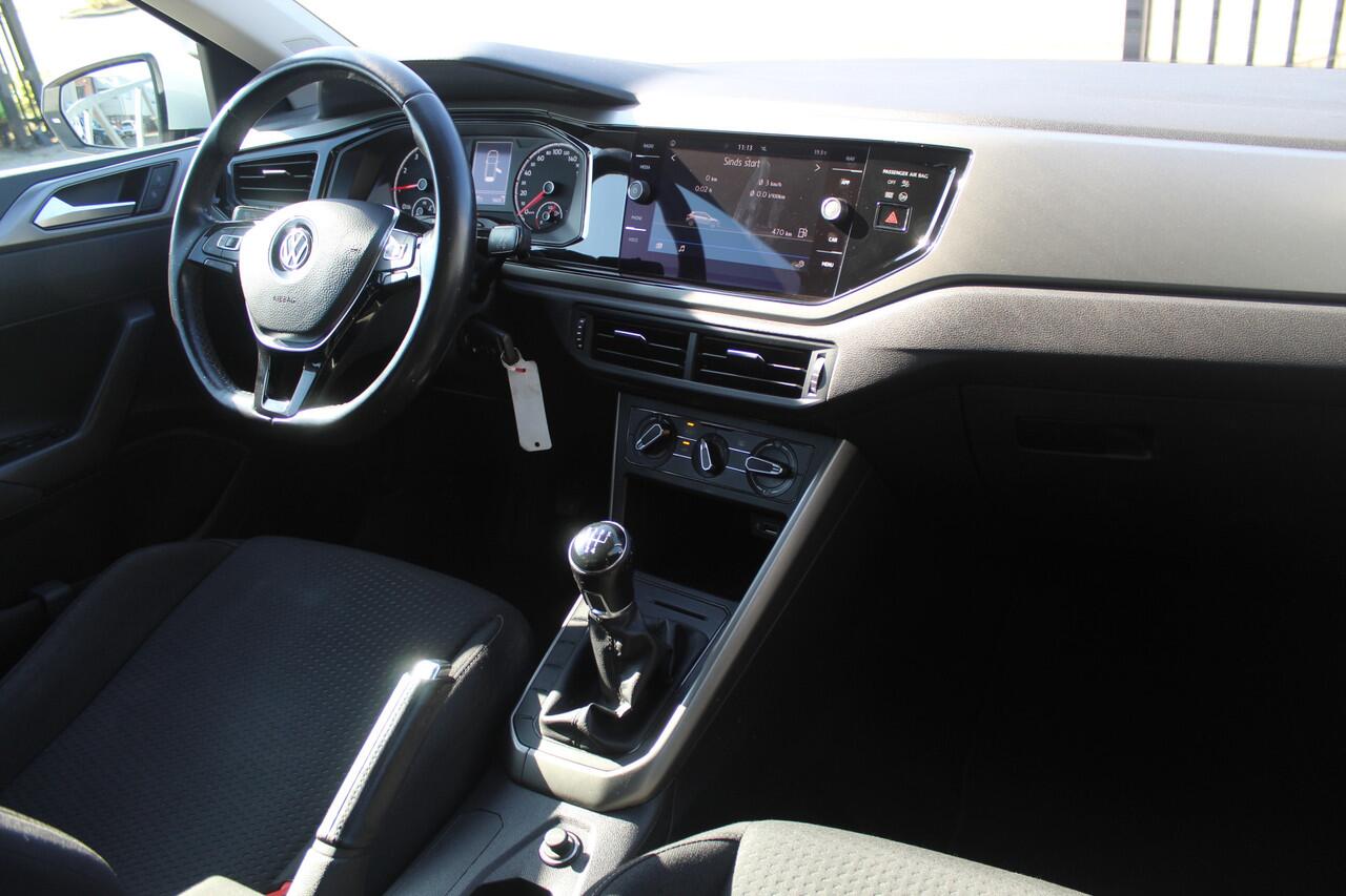 Volkswagen POLO 1.0 TSI Comfortline Navigatie/Adaptive cruise control/Apple carplay/Airco/DAB/Multifunctioneel stuurwiel/Elektrische ramen/Elektrisch verstelbare spiegels/15'' Lichtmetalen velgen.