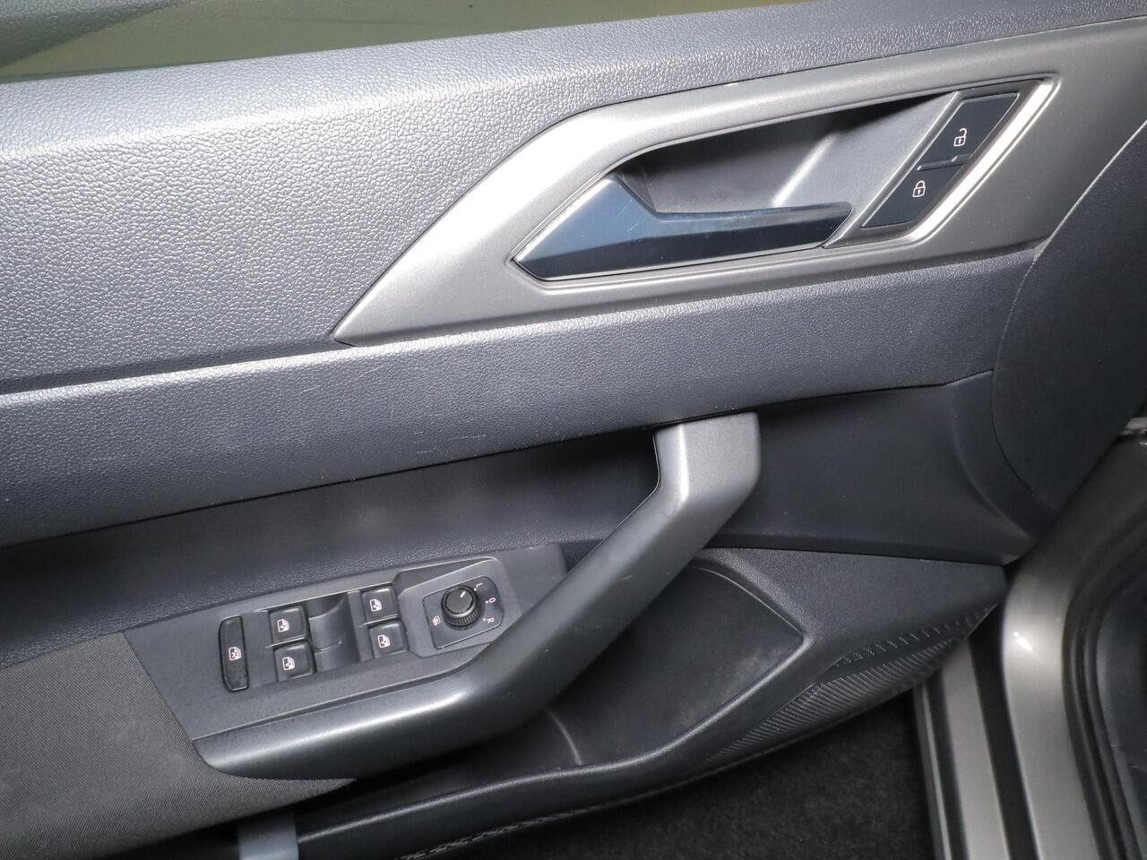 Volkswagen POLO 1.0 TSI Comfortline 95 pk | Navigatie | Parkeersensoren | Adaptieve cruise control | Apple Carplay/Android Auto |