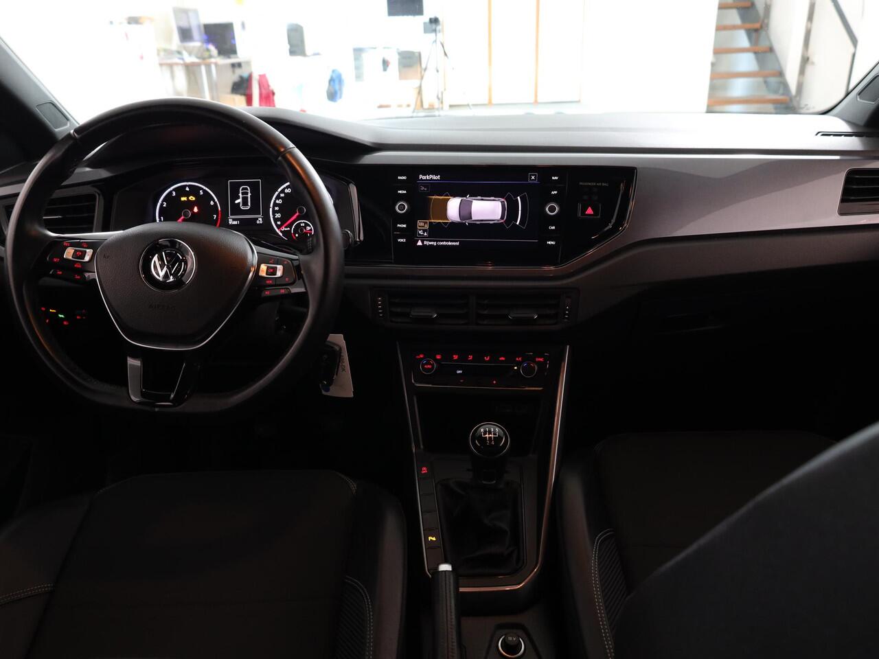 Volkswagen POLO 1.0 TSI Comfortline 95 pk | Navigatie | Parkeersensoren | Achteruitrijcamera | Apple Carplay/Android Auto | Autom. airco |