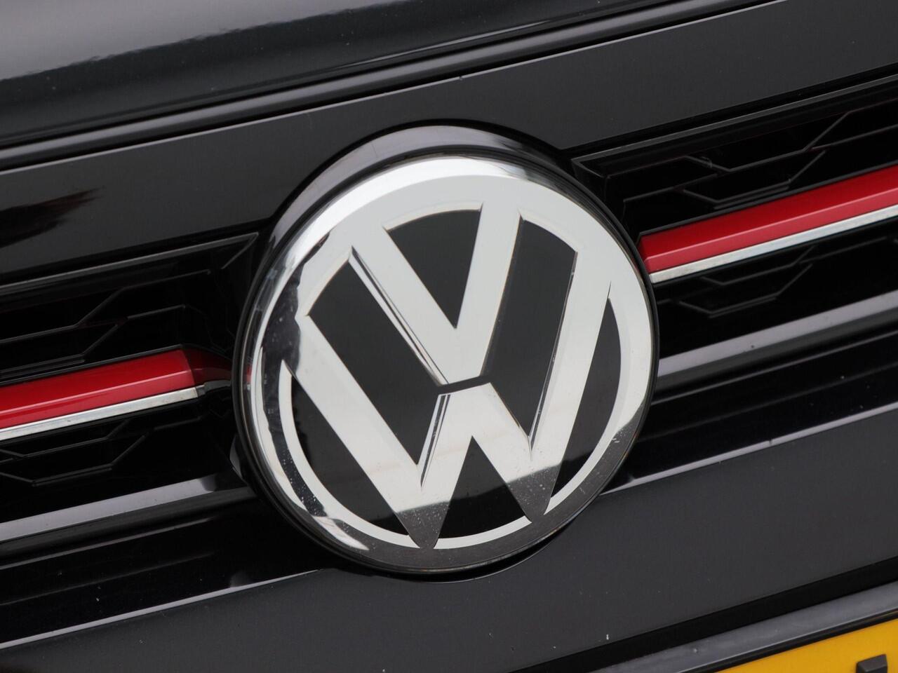 Volkswagen POLO 2.0 TSi GTi 200 Pk Automaat | Panoramadak | Adaptive Cruise | Full LED | Stoelverwarming | Navigatie | Camera | Carplay | 18 Inch | 132.738 Km!!