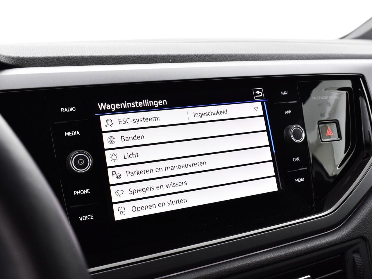 Volkswagen POLO 1.0 TSI 95pk DSG R-Line · Camera · Apple/Android Car Play · P-Sensoren· Getint Glas · Verkeersbord Herkenning · 16'' Inch · Garantie t/m 24-11-2028 of 100.000km