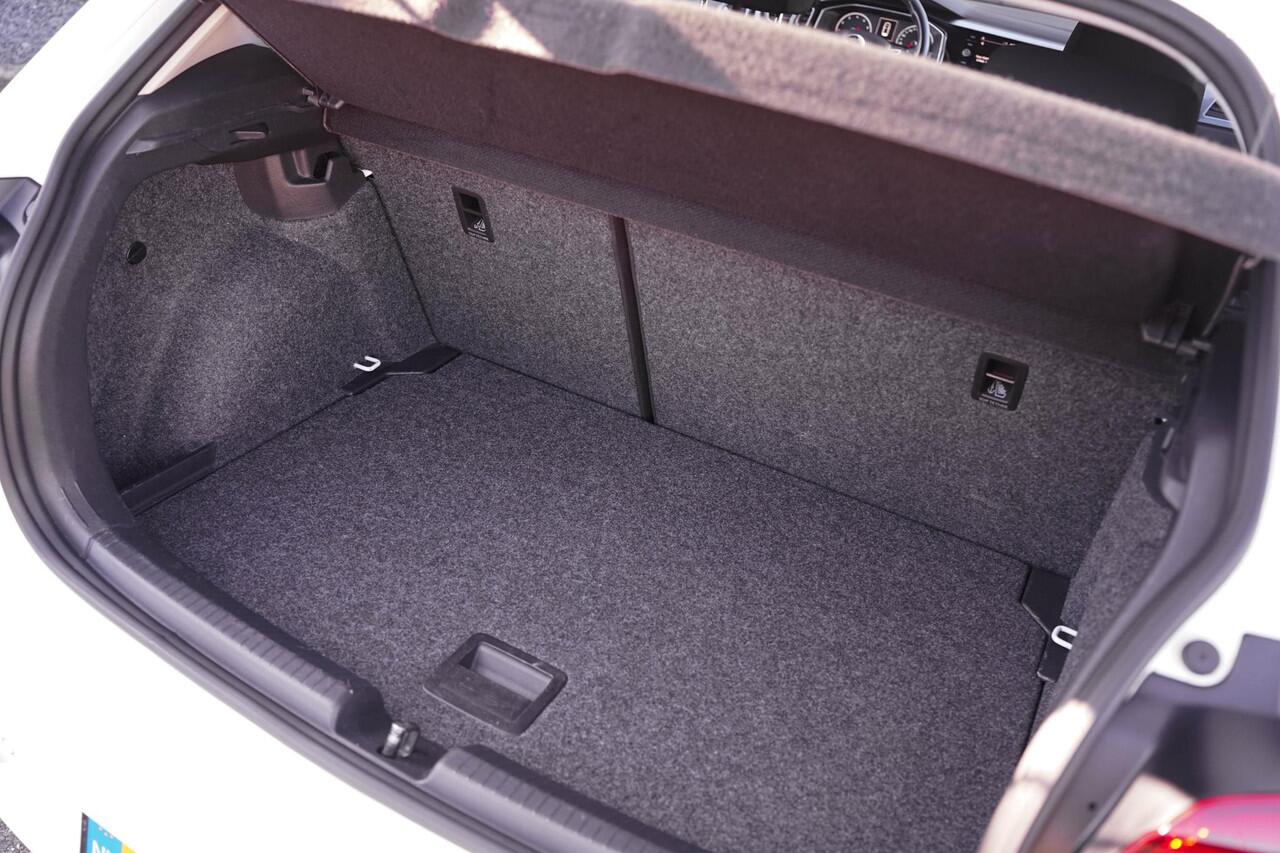 Volkswagen POLO 1.0 TSI Comfortline Clima Stoelverwarming Apple Carplay PDC v+a Adaptive cruise Sportstoelen