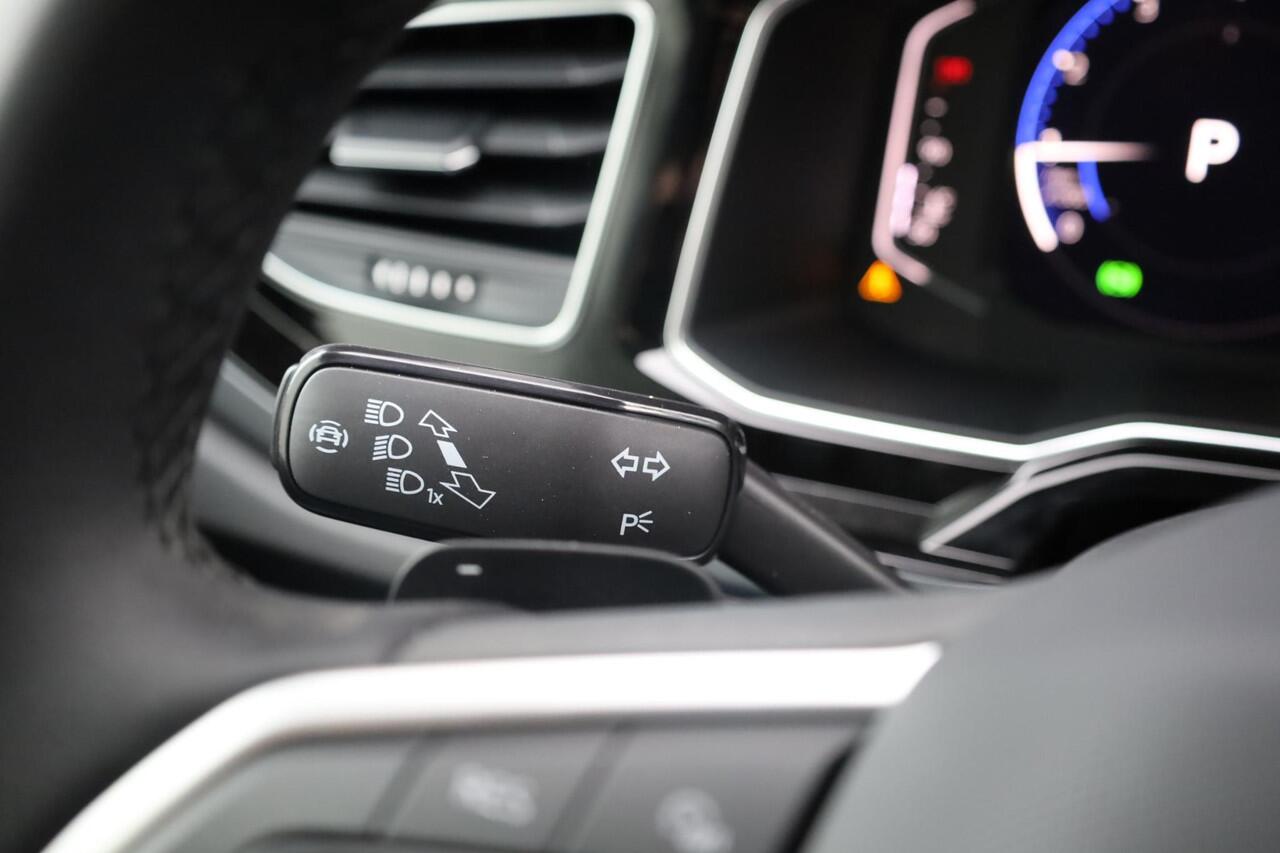 Volkswagen POLO 1.0 TSI R-Line 95PK / 70kW Keyless Entry & Start, adaptive cruise control met Stop&Go en stuurhulp, Apple Carplay & Android Auto, parkeersensoren voor + achter, LED koplampen, file assistent, extra getint glas achter, volledig digitaal instrumentenpaneel 