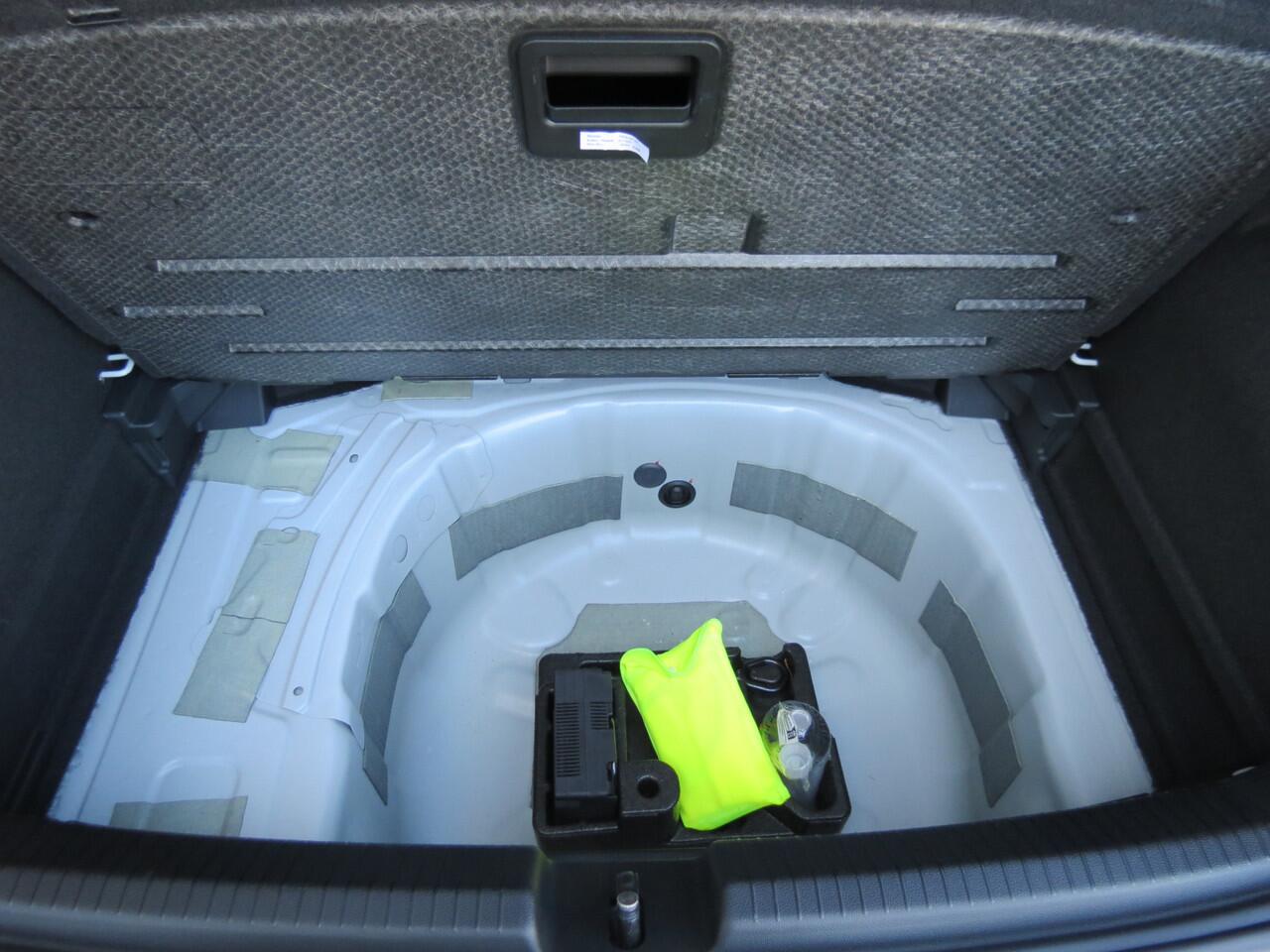 Volkswagen POLO 1.0 MPI Polo -80pk- Move | LED | Climate Control | Stoelverwarming | Parkeersensoren | Rijklaarprijs incl. 1 jaar Bovag garantie