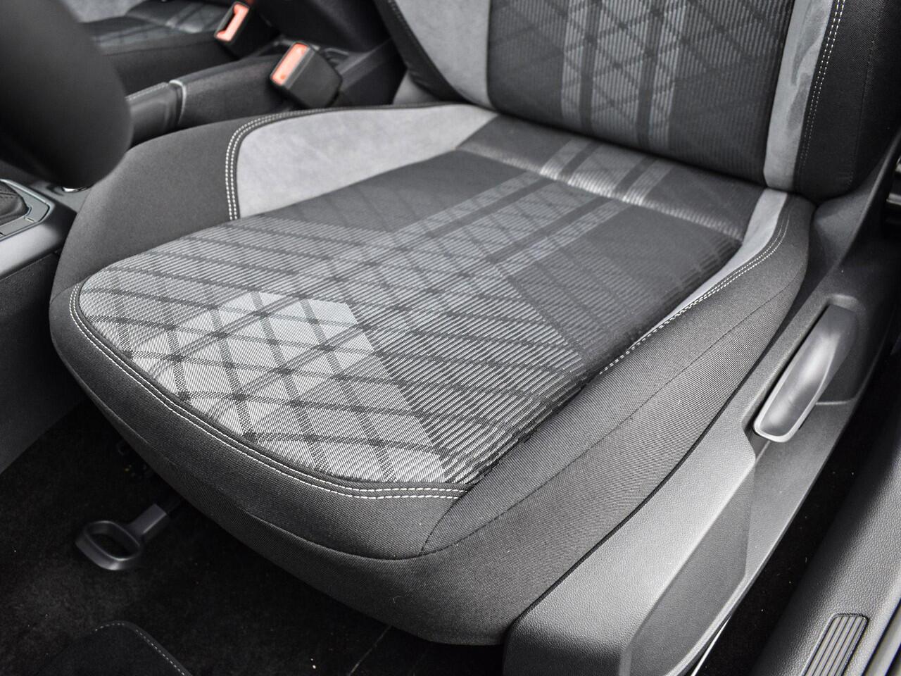 Volkswagen POLO R-Line Edition 1.0 TSI 95 PK 7 versn. DSG · Voorraad Actie · Prijs is inclusief EU 2000,- inruilpremie · Speciaal ingekocht