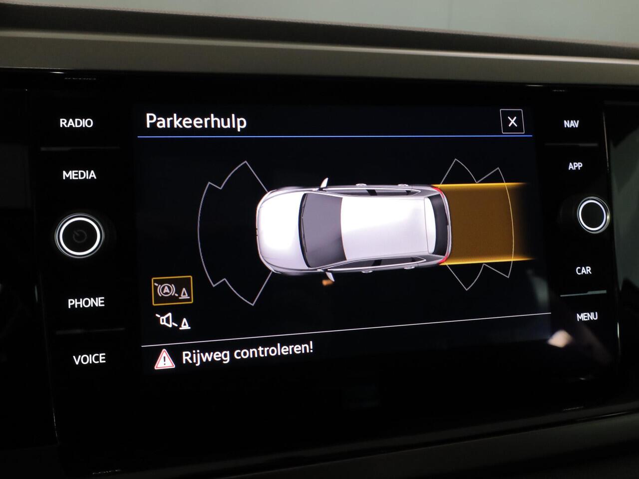 Volkswagen POLO 1.0 TSI R-Line Edition 95 pk | Navigatie | Parkeersensoren | Adaptieve cruise control | Apple Carplay/Android Auto |