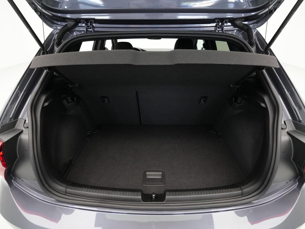 Volkswagen POLO 1.0 TSI 95pk R-Line Navi via App Pdc Clima Acc 180