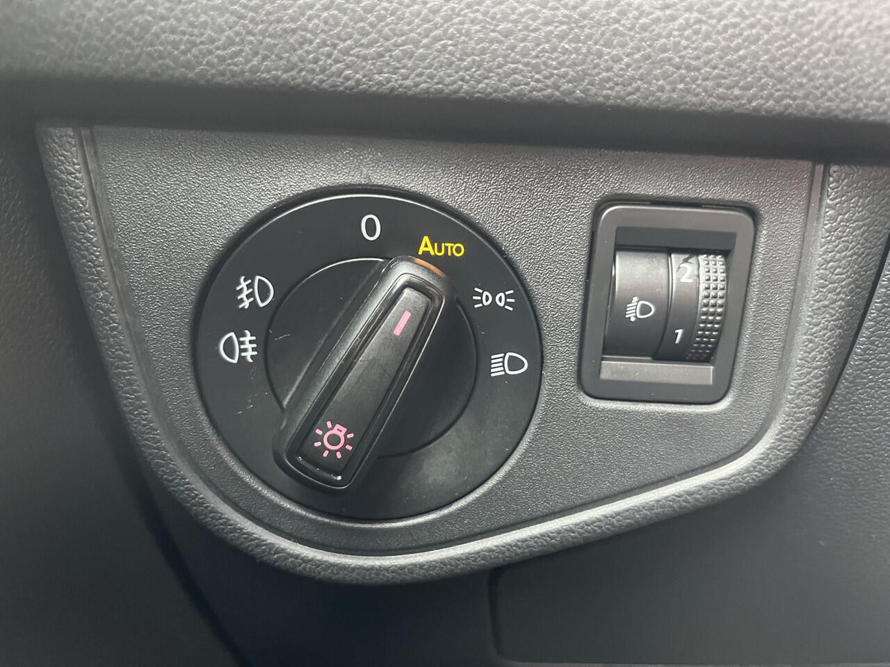 Volkswagen POLO 1.0 TSI Highline / PARK. SENSOREN/ APP CONNECT/ ADAPT. CRUISE/ NAVI/ CLIMA/ DAB/ 16" LMV