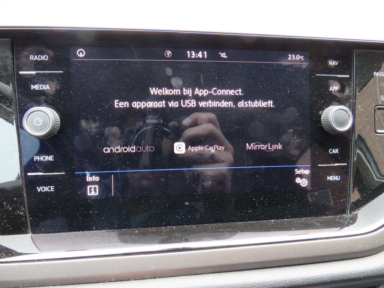 Volkswagen POLO 1.0 TSI 95Pk Automaat Comfortline EXE * Rijklaarprijs incl. garantie * DSG * Navigatie * Parkeersensor V+A * ACC * Carplay Android *