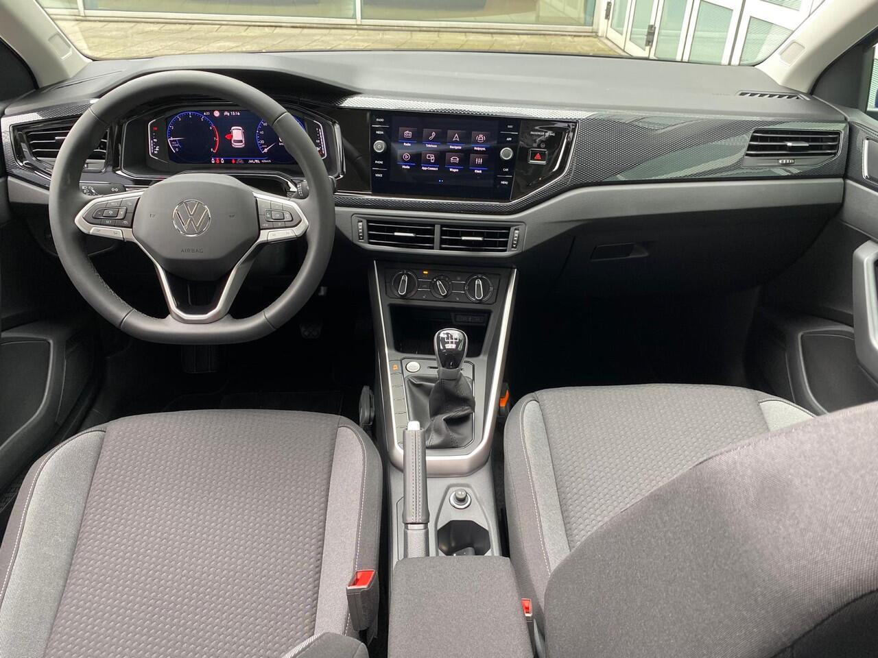 Volkswagen POLO 1.0 TSI Life Edition / Led Matrix Koplampen / Panoramadak / Achteruitrijcamera / App Connect / Navigatie / 15'' LMV VW