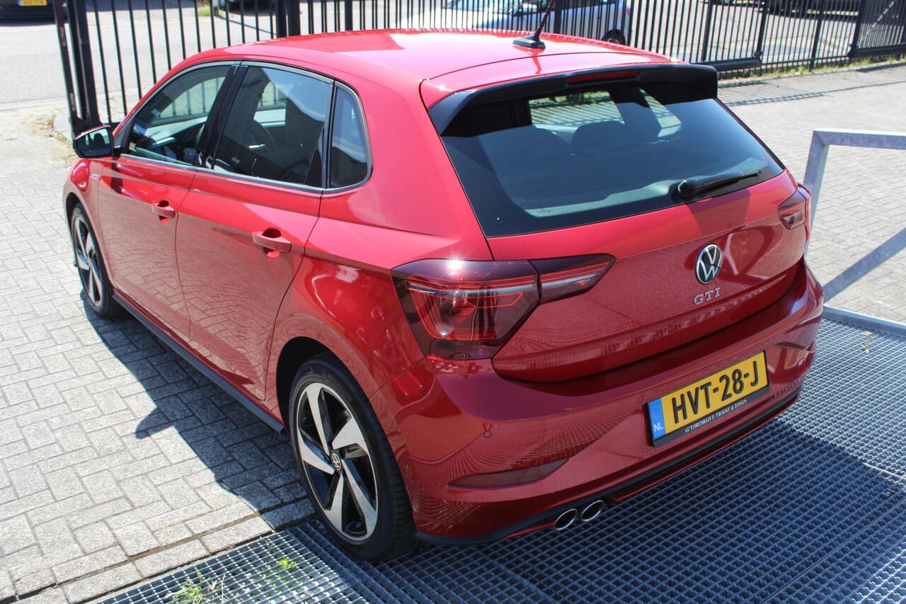 Volkswagen POLO 2.0 TSI GTI Navigatie/Virtual cockpit/Parkeersensoren rondom/Cruise control/Airco/Apple carplay/Stoelverwarming/Multifunctioneel stuurwiel/17'' Lichtmetalen velgen.