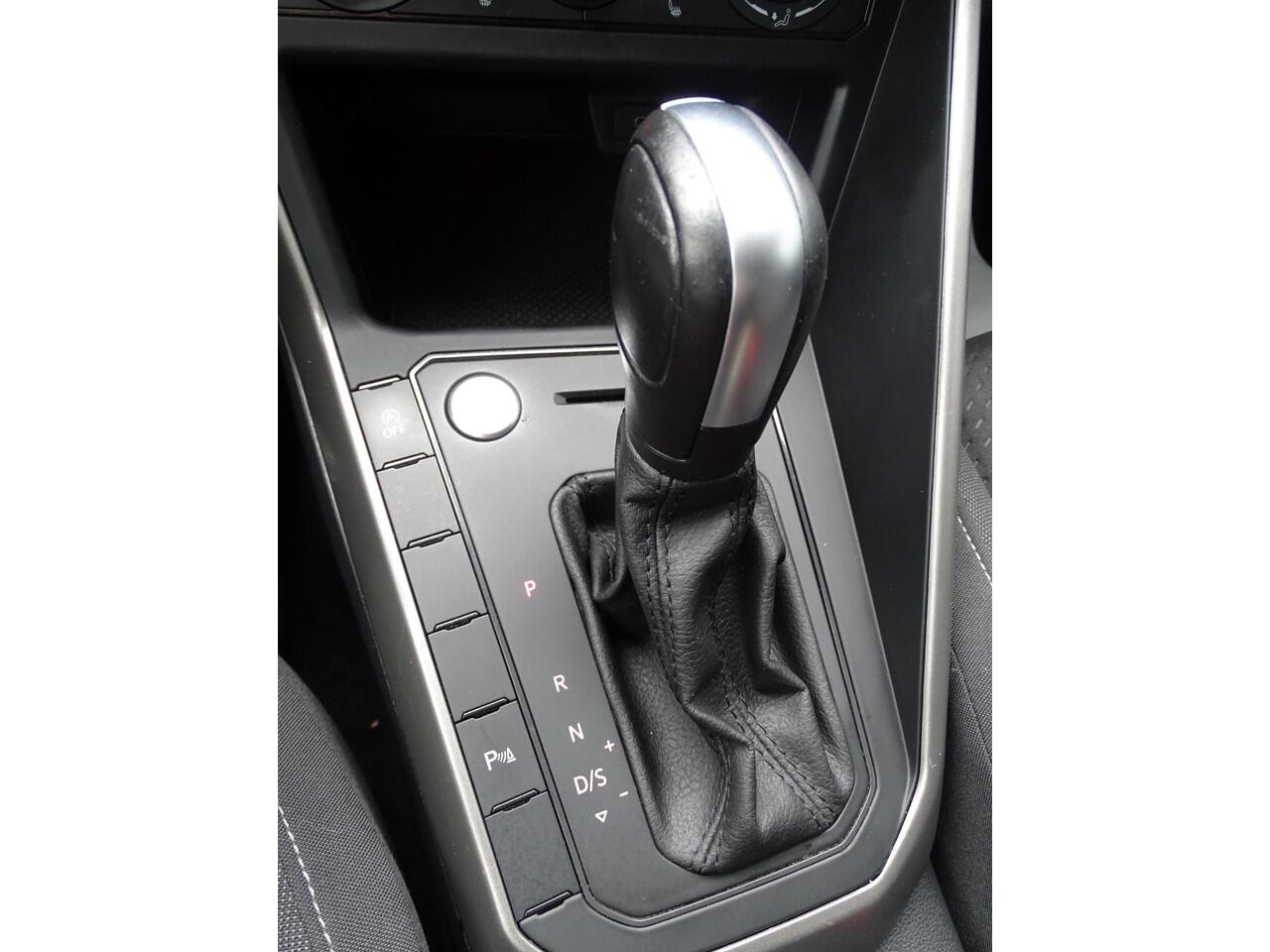 Volkswagen POLO 1.0 Tsi comfortline AUTOMAAT | VIRTUAL DISPLAY | STOELVERWARMING | NAVIGATIE | APPLE CARPLAY | KEYLESS ENTRY/GO | PARKEERSENSOREN VOOR EN ACHTER | CRUISE CONTROL |