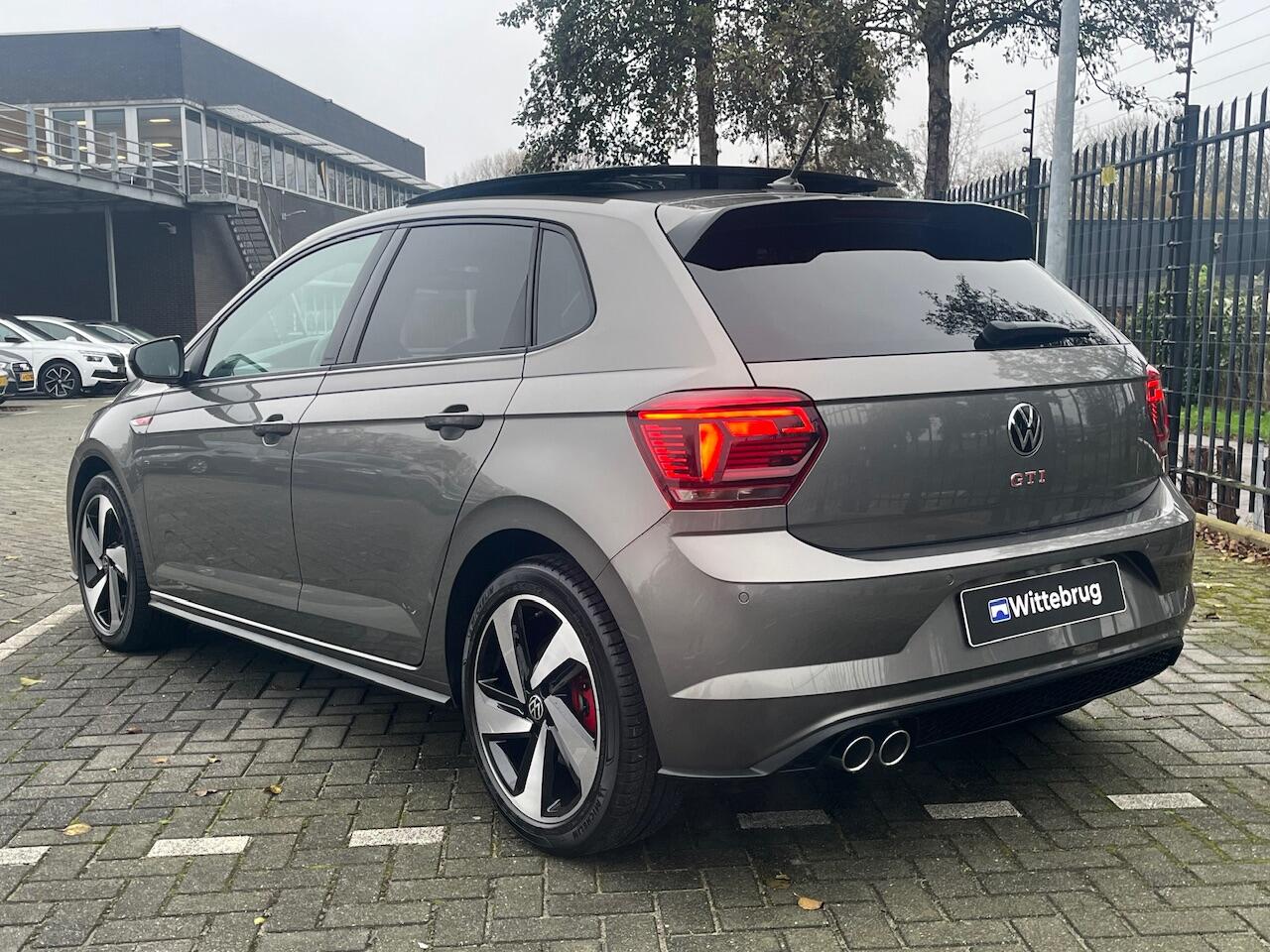 Volkswagen POLO 2.0 TSI GTI / Panorama dak / Full Led / 17 Inch / Virtual Cockpit / Camera / Climate control / Adaptive Cruise