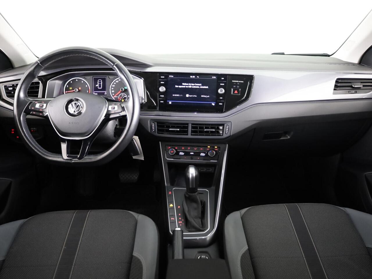 Volkswagen POLO 1.0 TSI Highline 95 pk | Navigatie via App | Autom. airco | Parkeersensoren | Adaptieve cruise control | App connect |