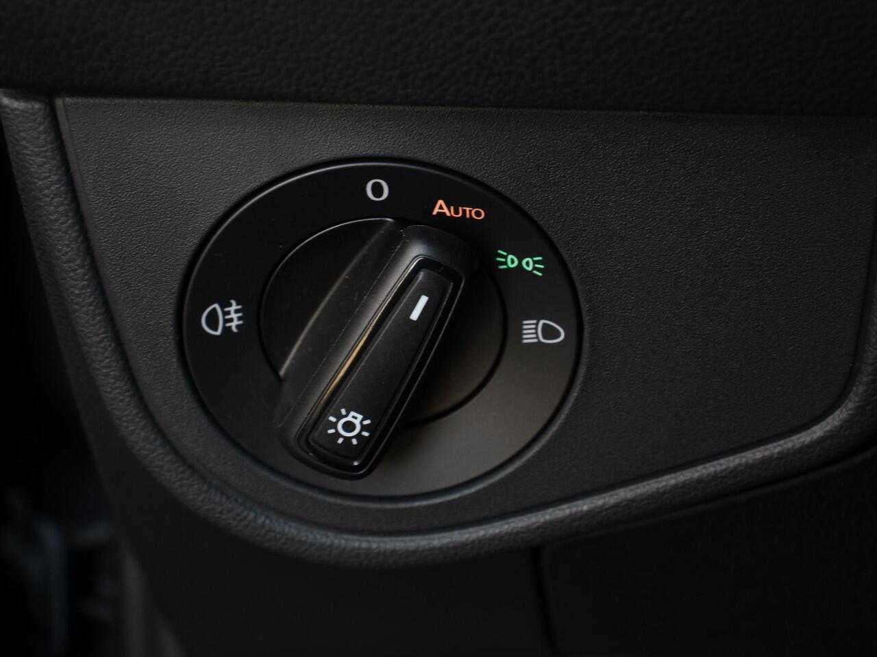 Volkswagen POLO 2.0 TSI GTI Automaat | Apple Carplay / Android Auto | Parkersensoren V+A | Park Assist | Dodehoek Assistent | Adaptive Cruise Control | Verwarmde Voorstoelen | DAB+