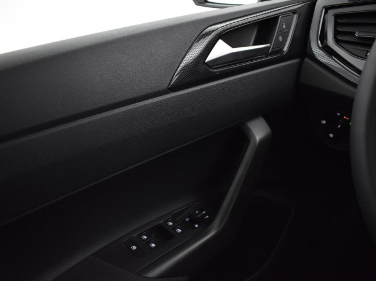 Volkswagen POLO Life Edition 1.0 TSI 95 pk 5 versn. Hand · Airconditioning automatisch, 2-zone (climatronic) · MEGA Sale