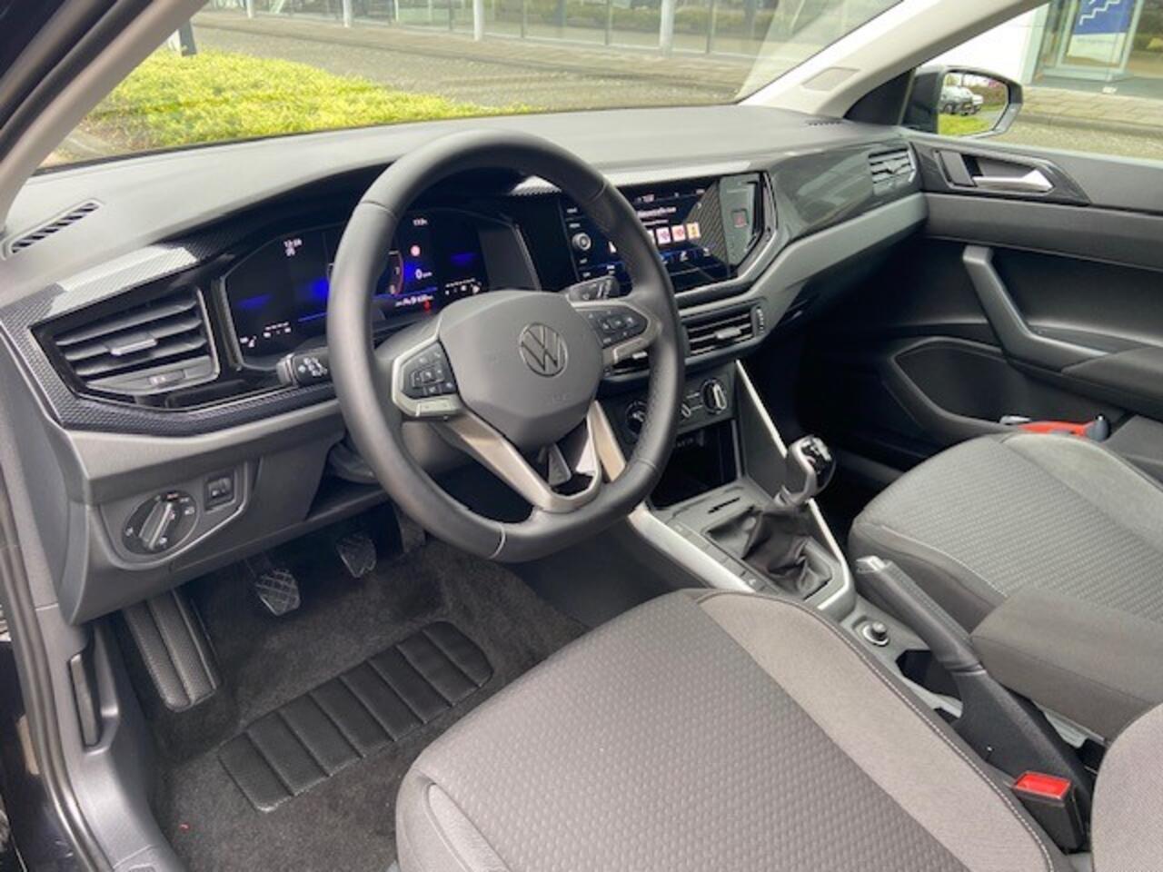 Volkswagen POLO 1.0 TSI Life Edition / Carplay / Parkeersensoren voor en achter / Camera / Velgen 'Essex', 15 inch lichtmetaal