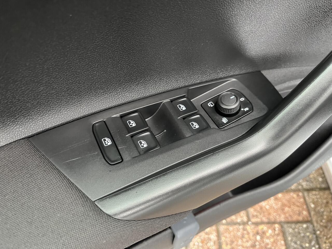 Volkswagen POLO 1.0 TSI Life Edition / GARANTIE TM 8-2028/ CAMERA/ PARK. SENSOREN/ LED/ APP CONNECT/ ADAPT. CRUISE/ SPIEGELPAKKET/ GETINT GLAS/ DIGITAL DASHBOARD/ AIRCO/ DAB/ 15" LMV