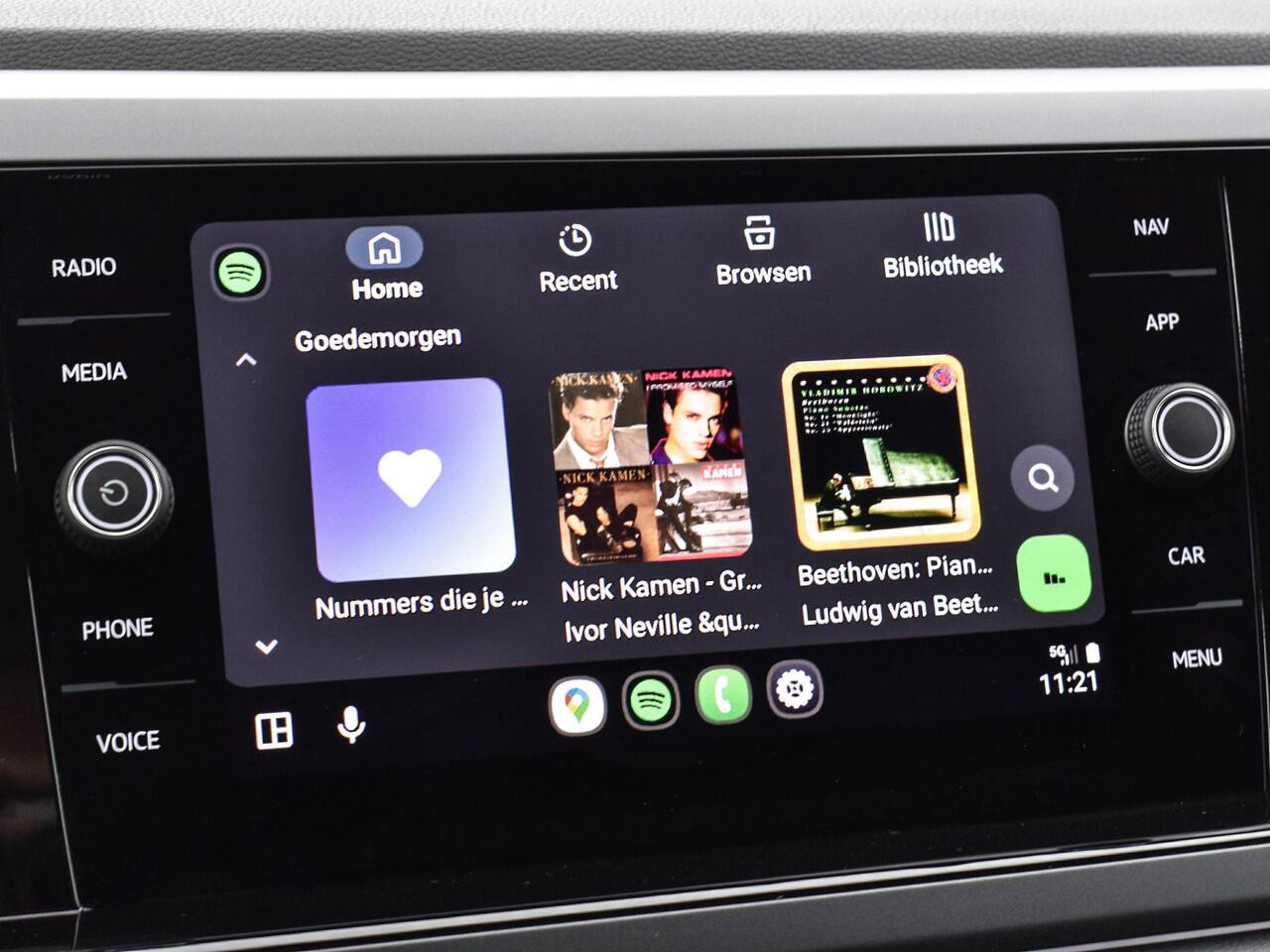 Volkswagen POLO 1.0 TSI 95pk DSG R-Line Camera · Apple/Andorid Car Play · P-Sensoren · DAB · Getint Glas · 16'' Inch · Garantie t/m 24-11-2028 of 100.000km