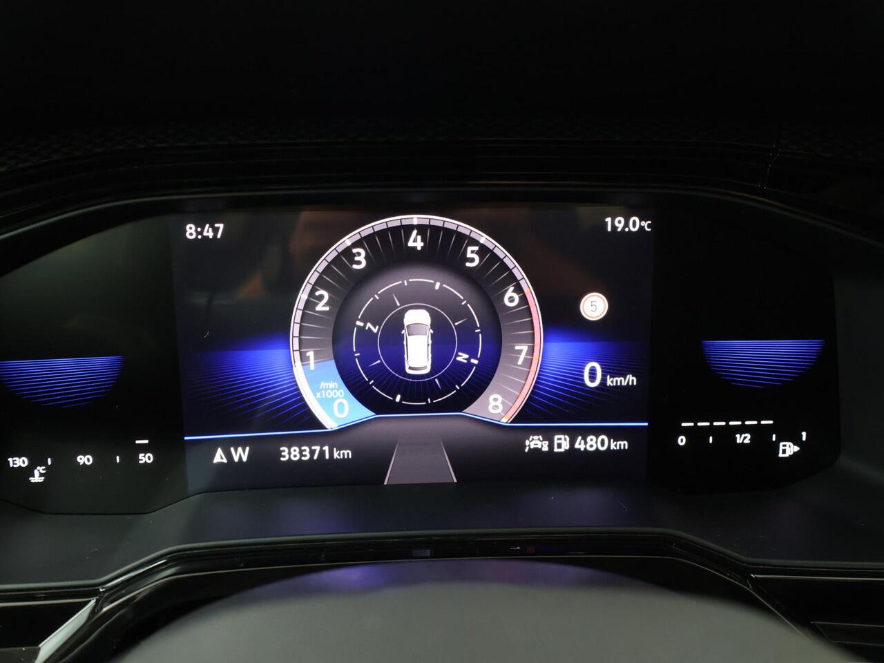 Volkswagen POLO 1.0 TSI Life | 95 PK | Trekhaak afneembaar | Navigatiesysteem | Parkeersensoren |