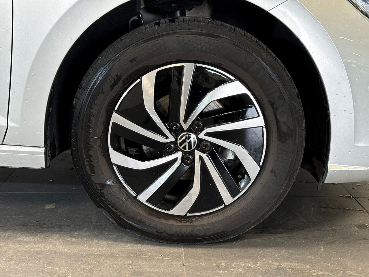 Volkswagen POLO 1.0 95pk TSI Life Edition Voorstoelen verwarmd | Parkeersensoren voor & achter | Achteruitrijcamera