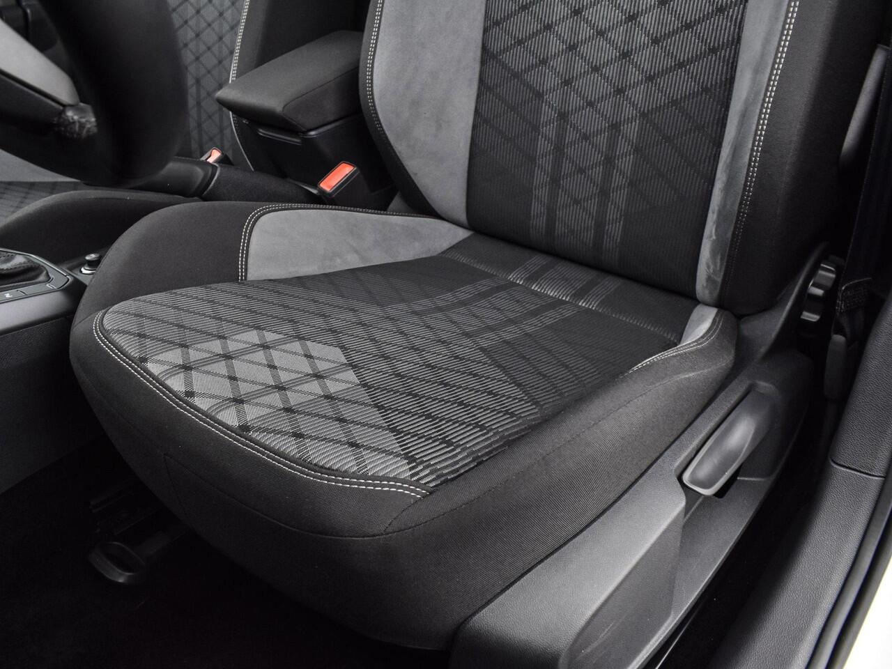 Volkswagen POLO 1.0 TSI 95pk DSG R-Line · Camera · Apple/Android Car Play · P-Sensoren· Getint Glas · Verkeersbord Herkenning · 16'' Inch · Garantie t/m 24-11-2028 of 100.000km